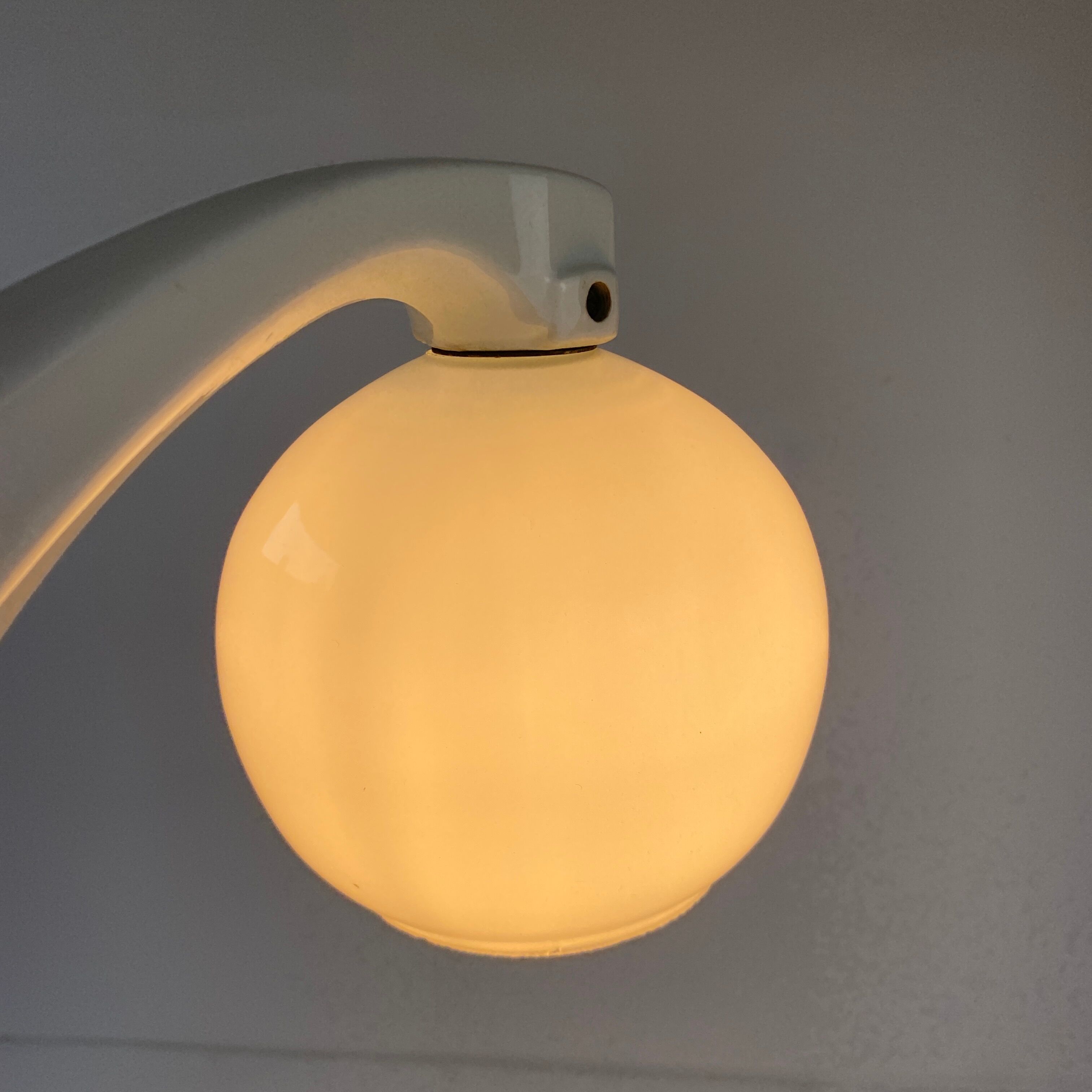 Ceramic and opaline sconce