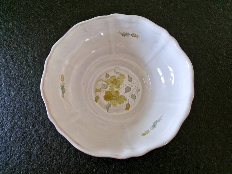 Henriot in Quimper - Glazed terracotta salad bowl with green flower decoration