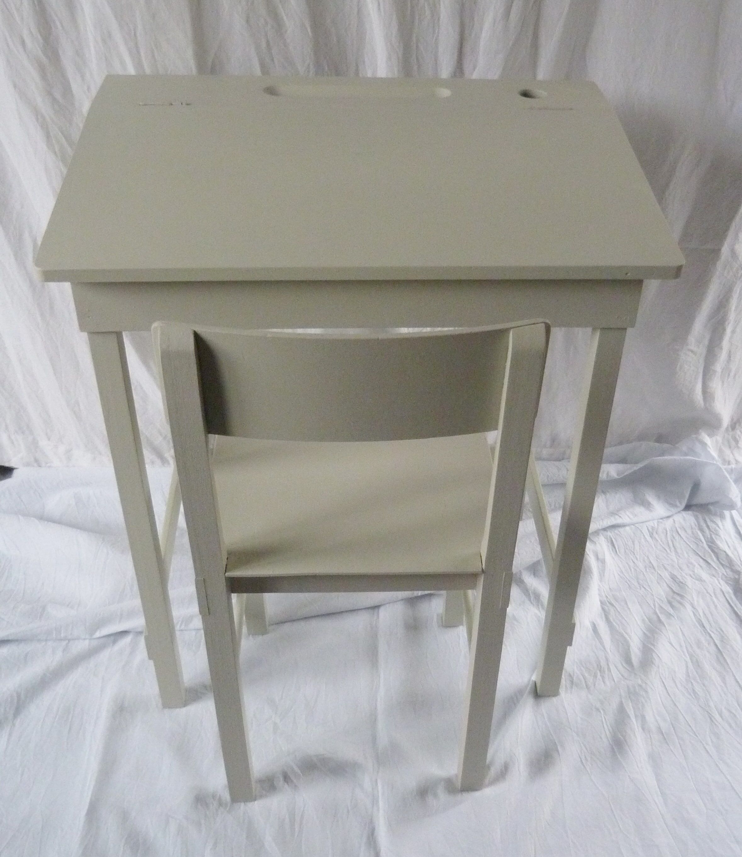 Set desk and his chair