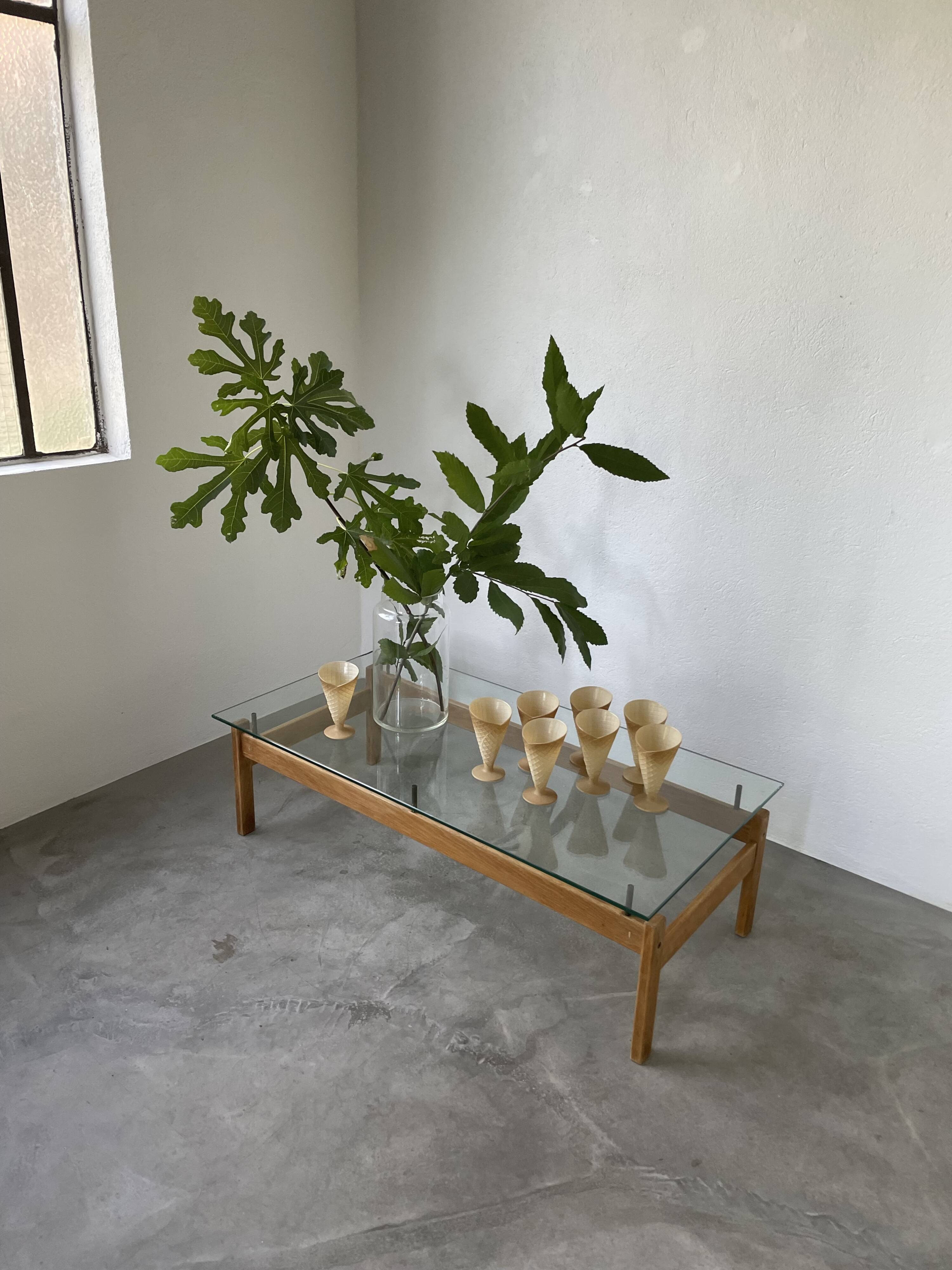 Table scandinave teck blond et verre 60