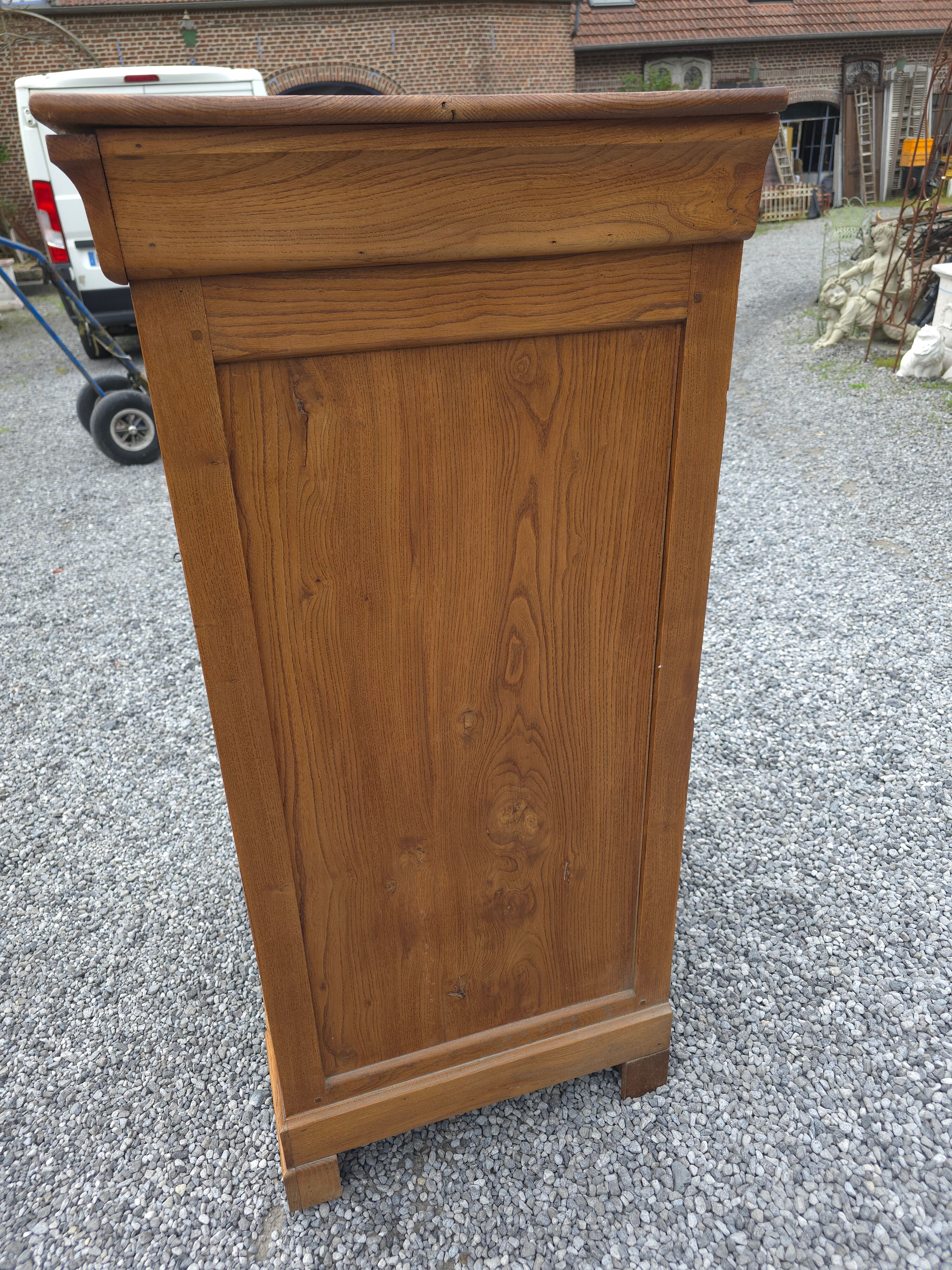 Buffet cabinet in solid elm