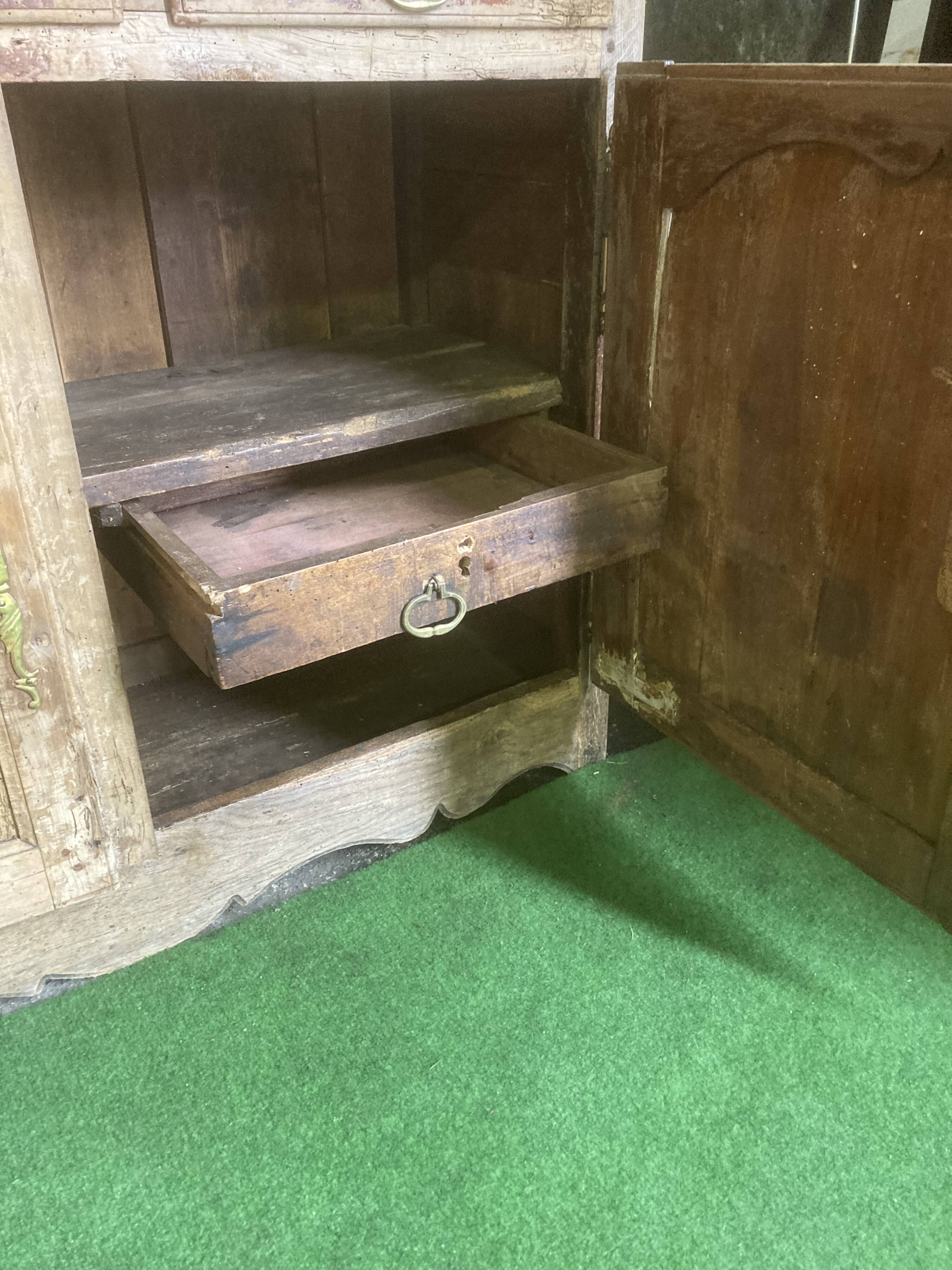 Buffet 18 th raw wood