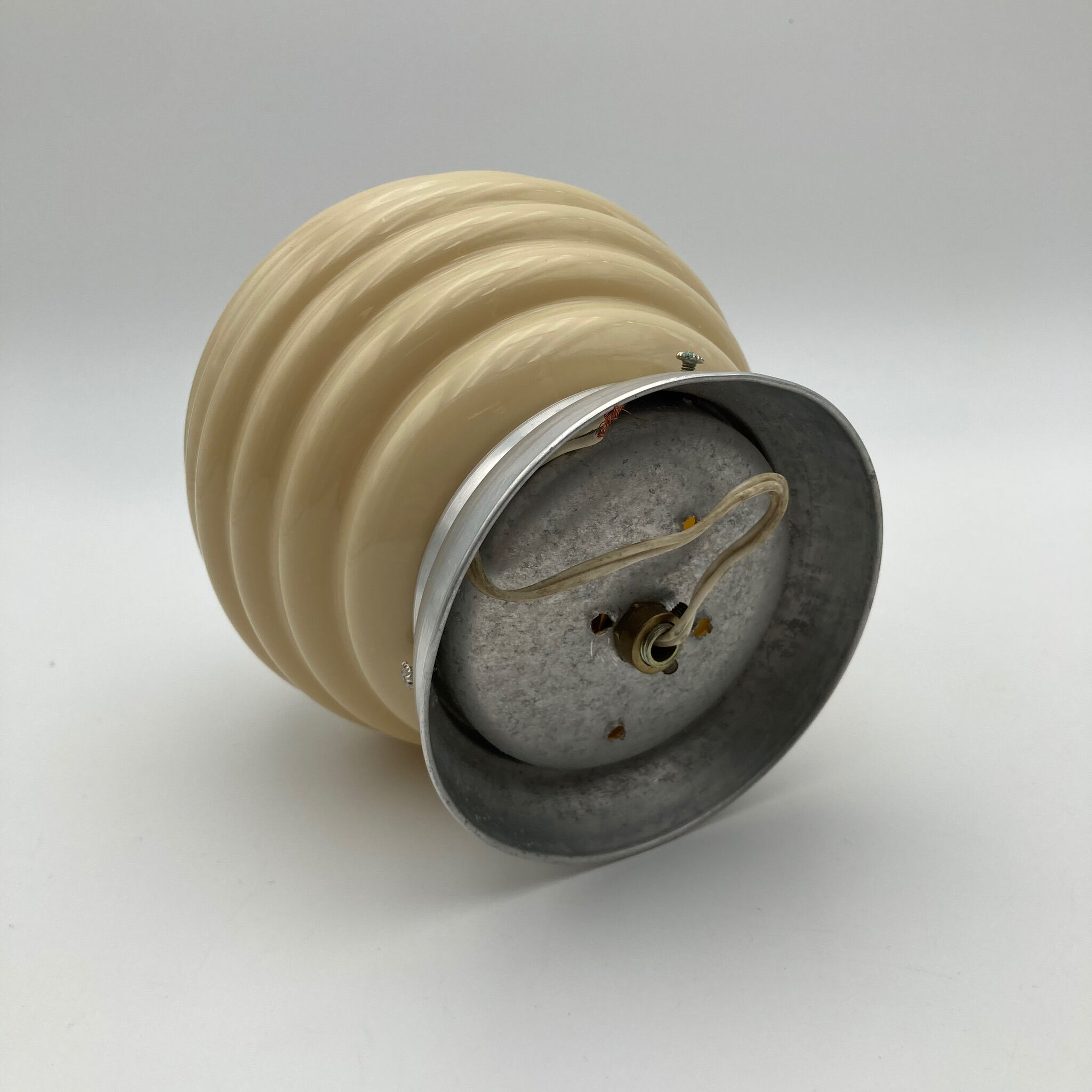 60s alarm clock manufactured by Rhythm in Japan, dated back to the 60s. This model (no 511