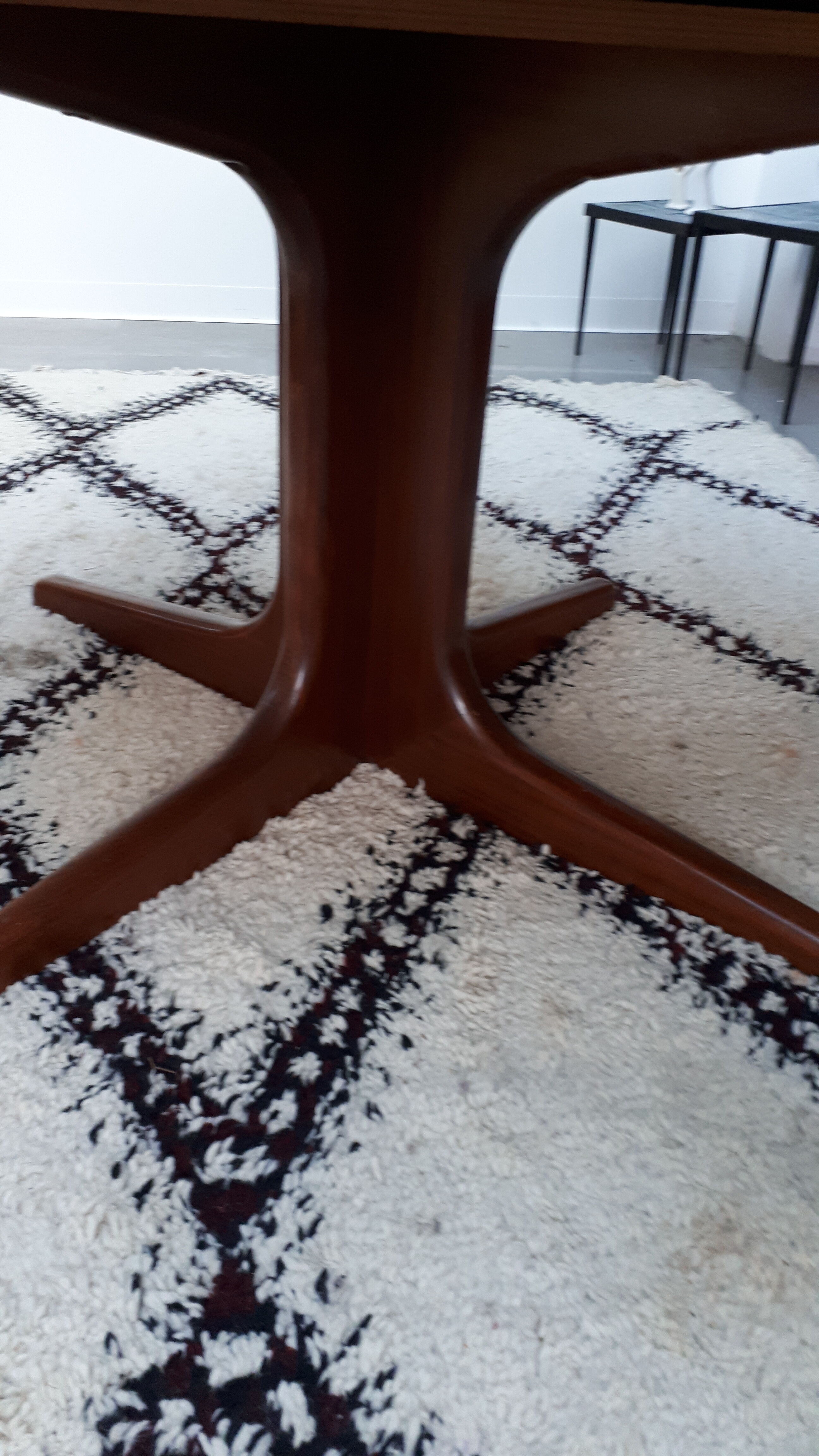 Table style scandinave en teck années 60 Baumann