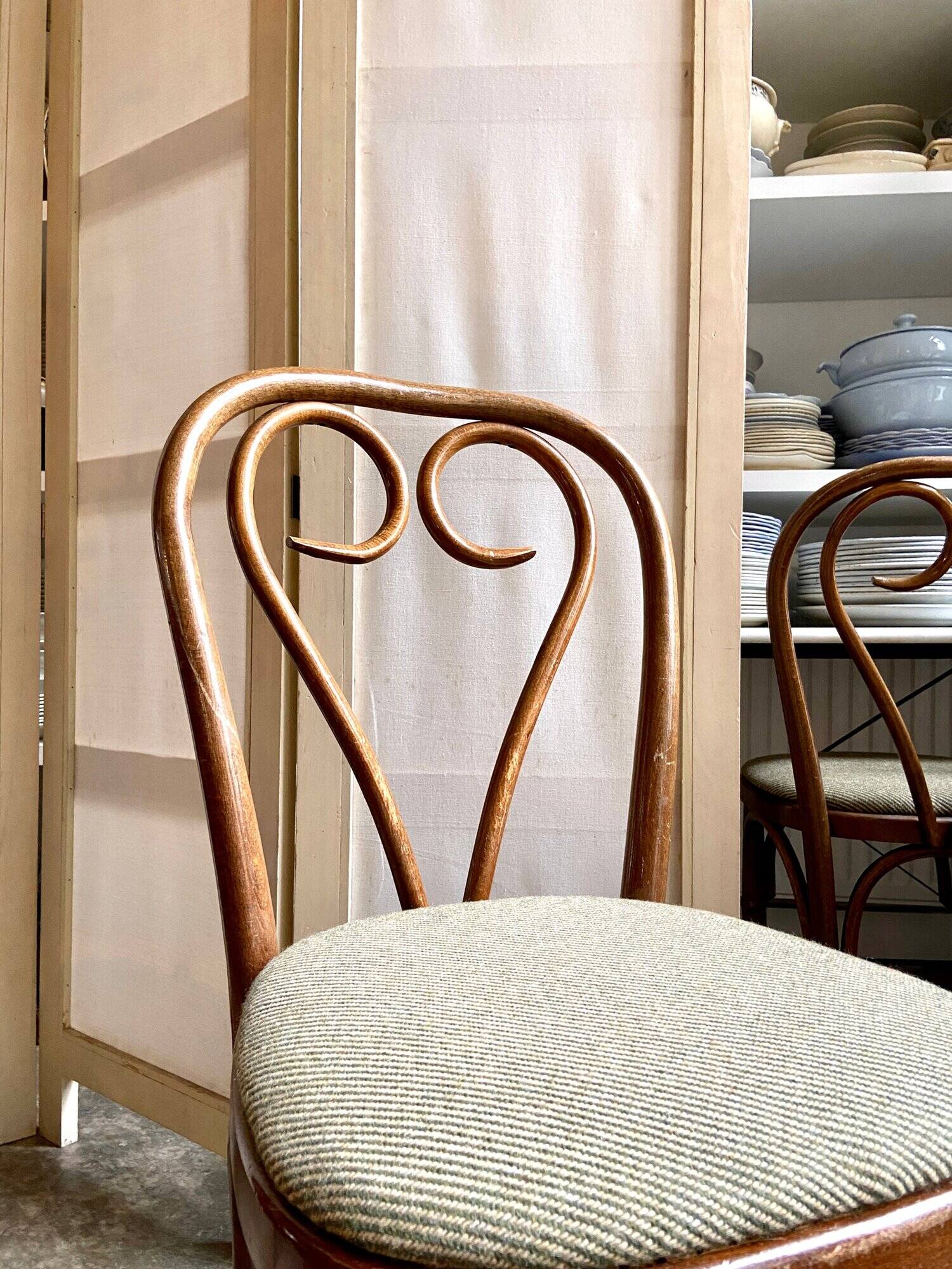 Heart bistro chair in beech and green wool