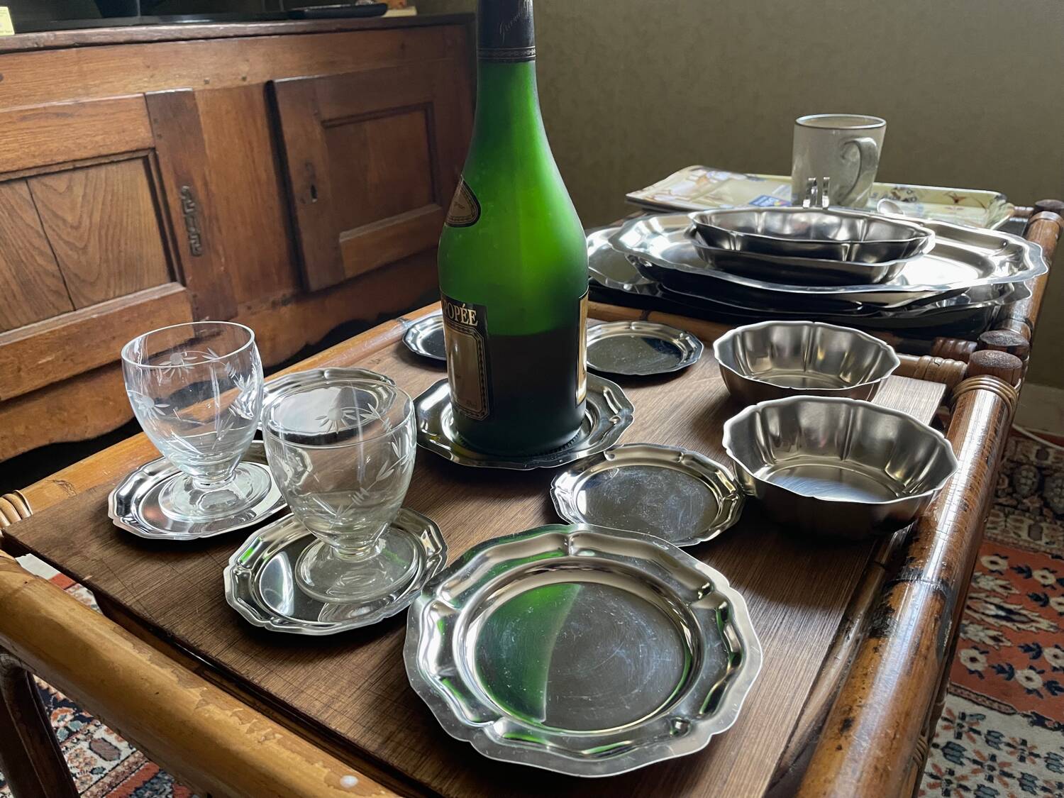 Set of stainless steel dishes