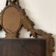 Miroir hollandais Louis XVI en bois sculpté et doré avec verre églomisé du XVIIIe siècle