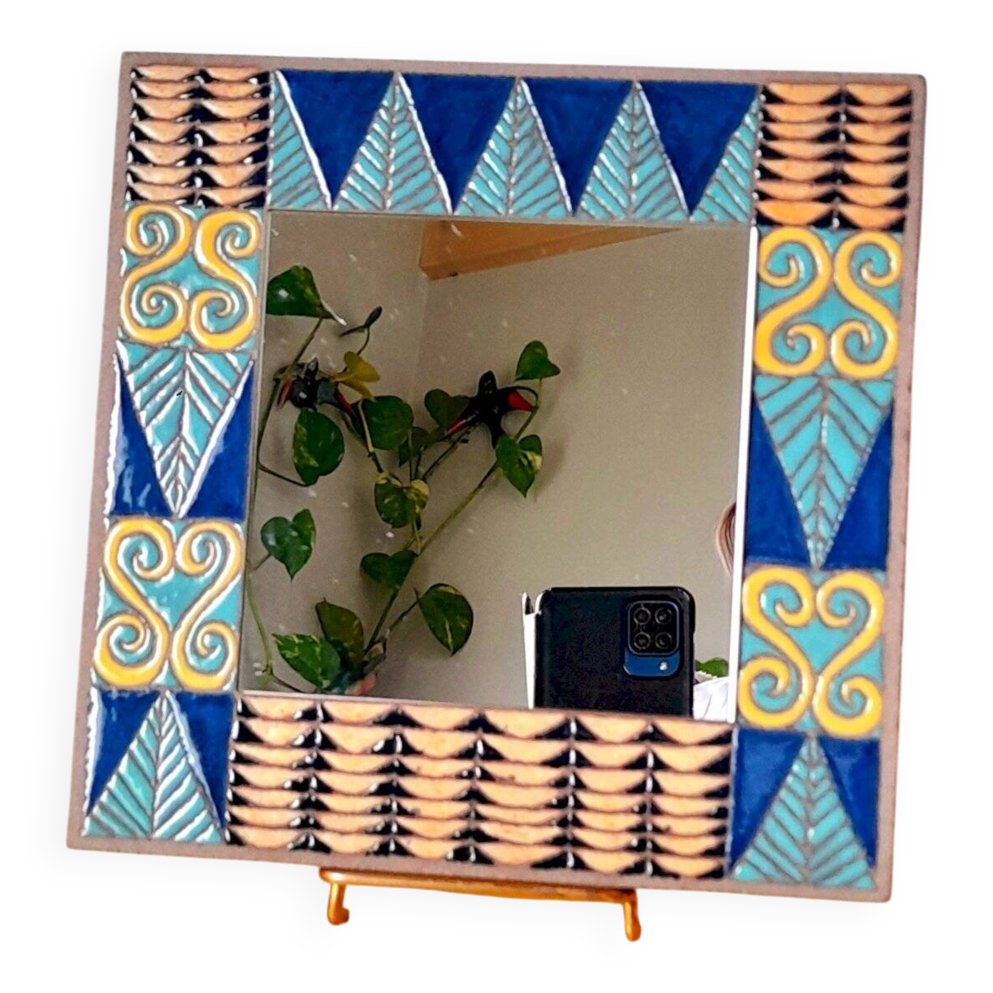 Enamelled lava mirror