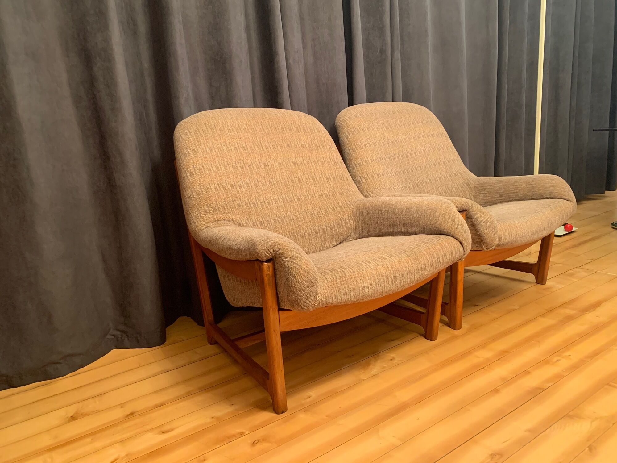 Une paire de fauteuils Tchécoslovaquie années 1970