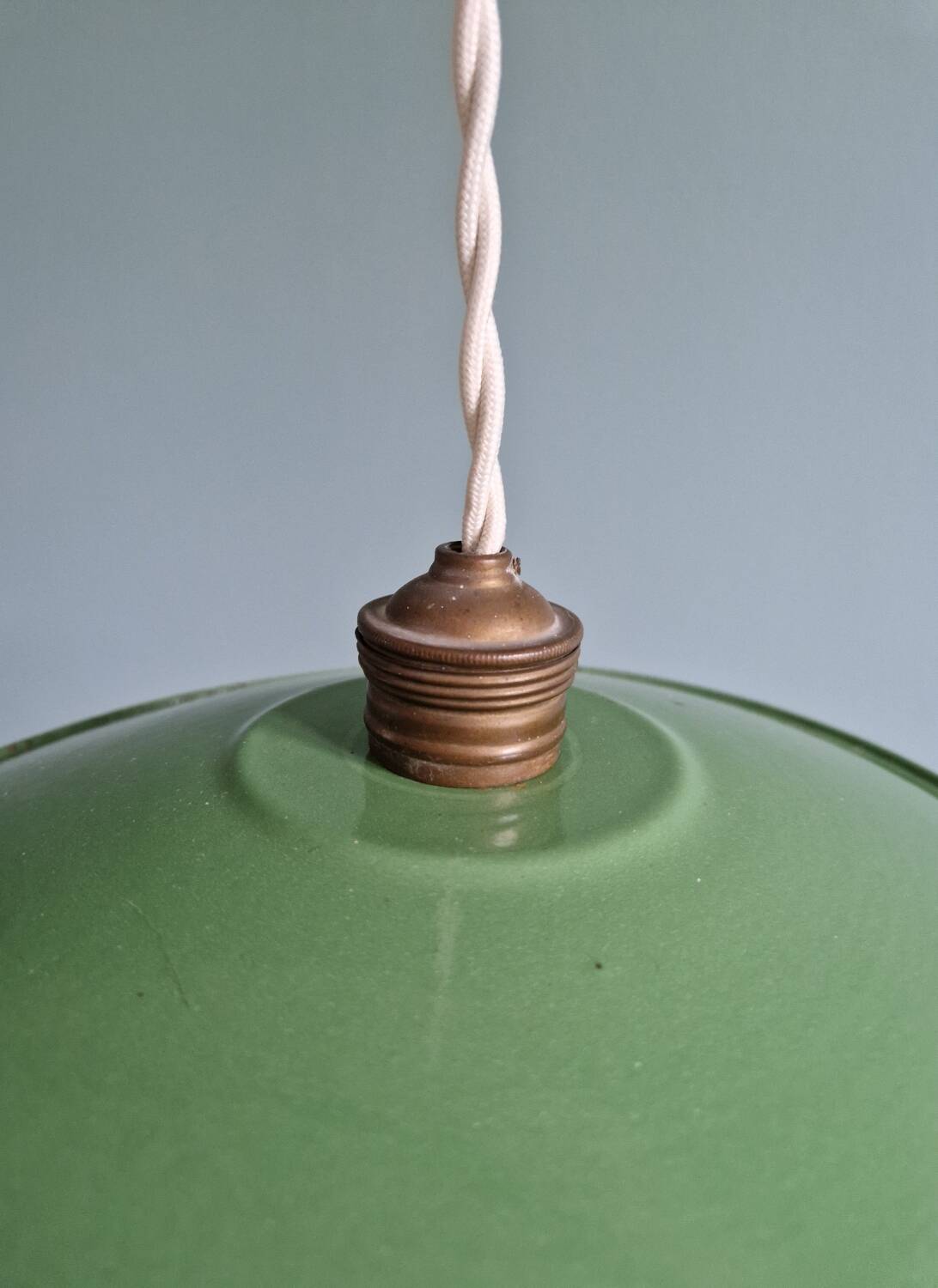 Industrial pendant light in green enamelled sheet metal, 1930s-40s