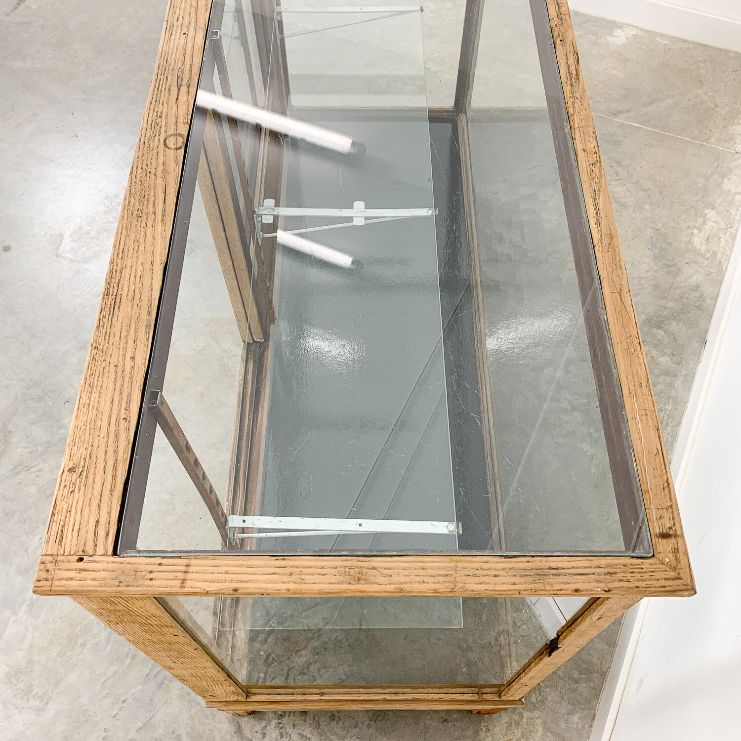 Antique shop counter vitrine