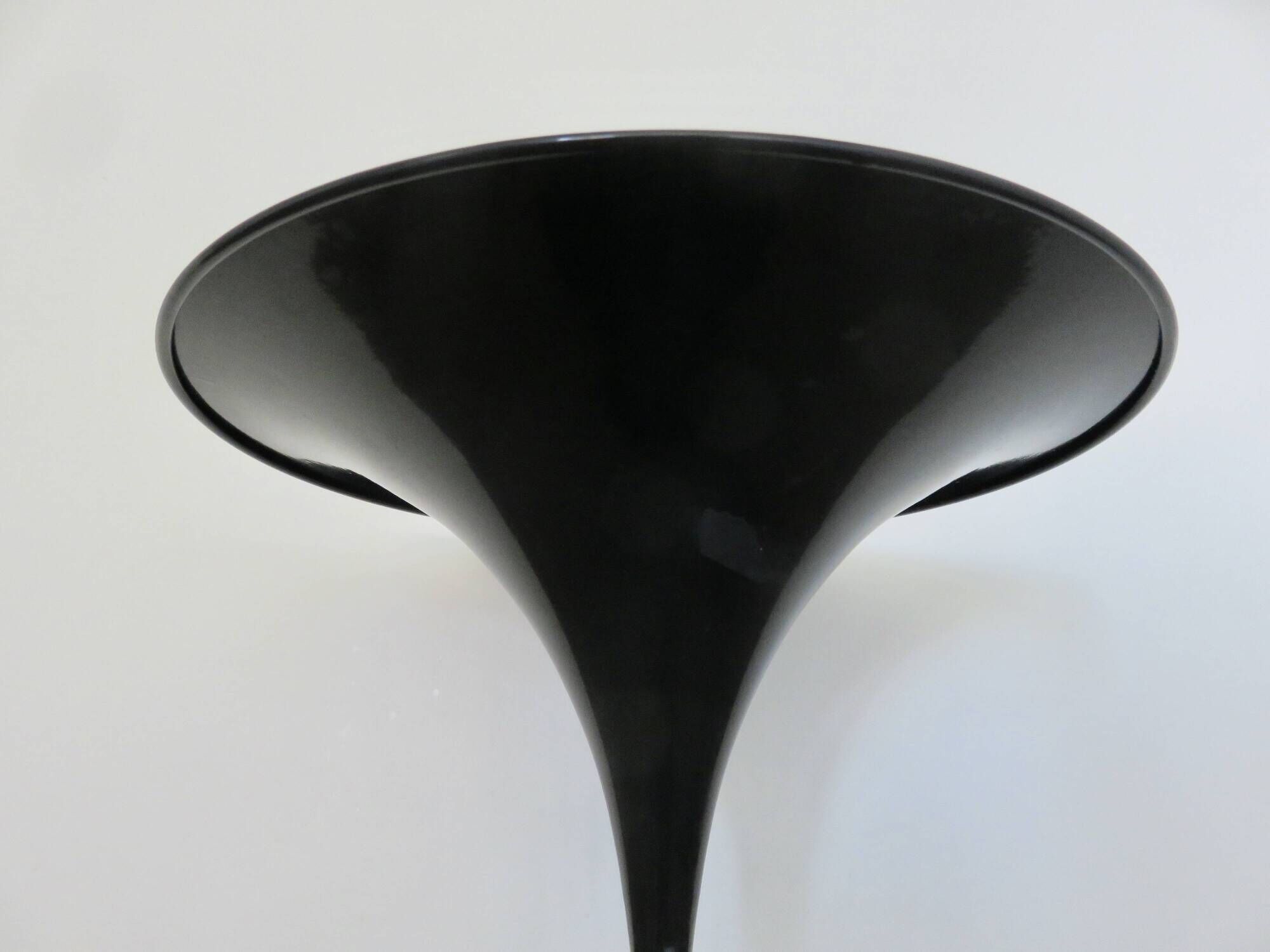 "Diabolo" fruit bowl with tulip base, made of metal, 1970s 80s.