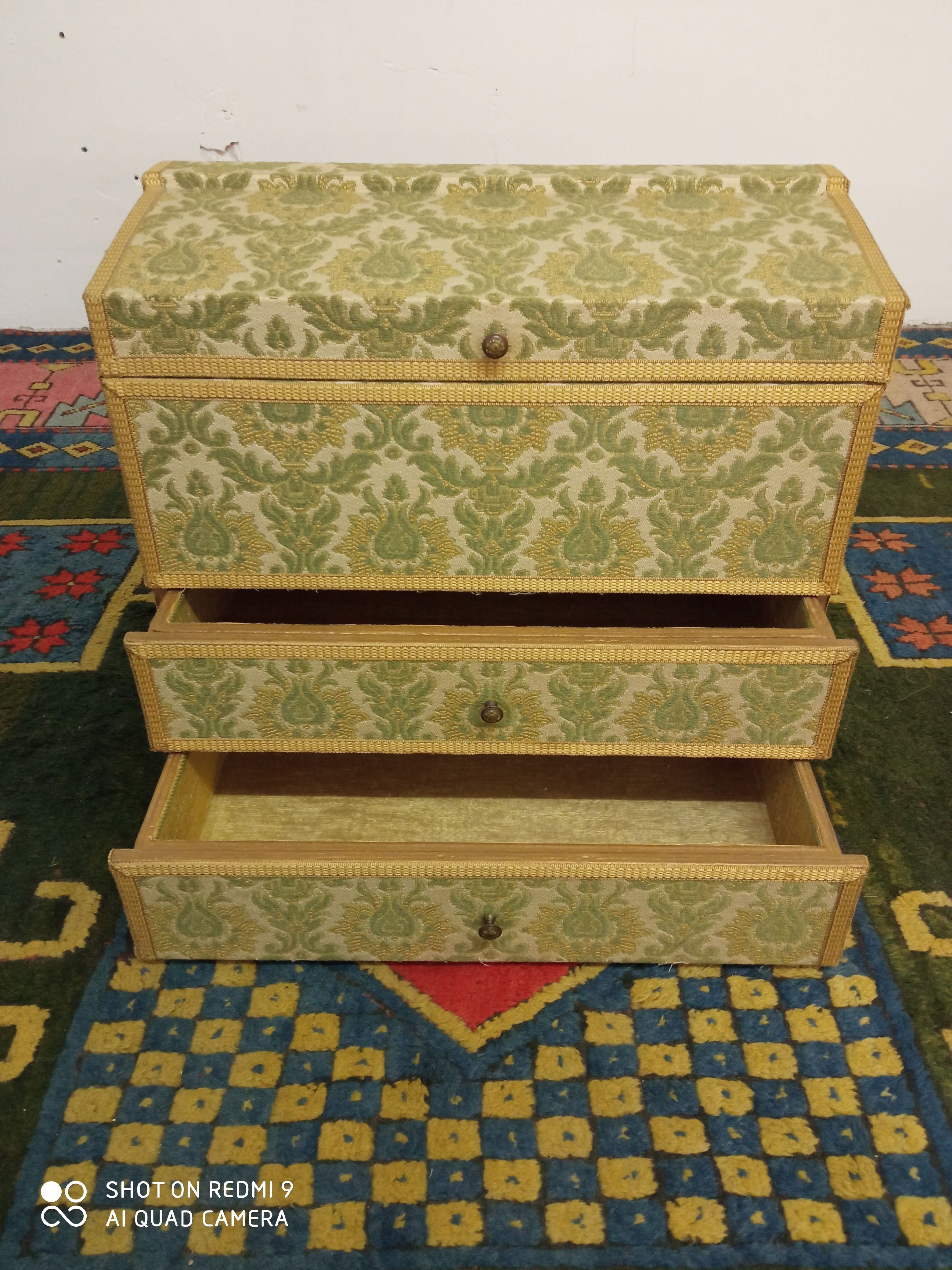 Old malle has drawers