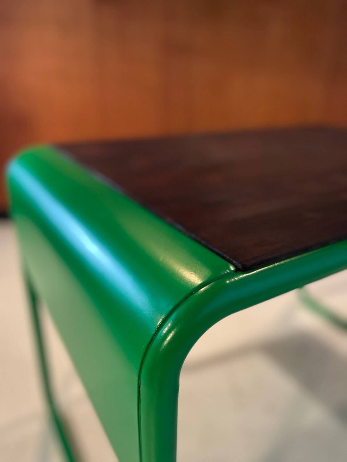 Vintage 1980 desk, in perfect condition.