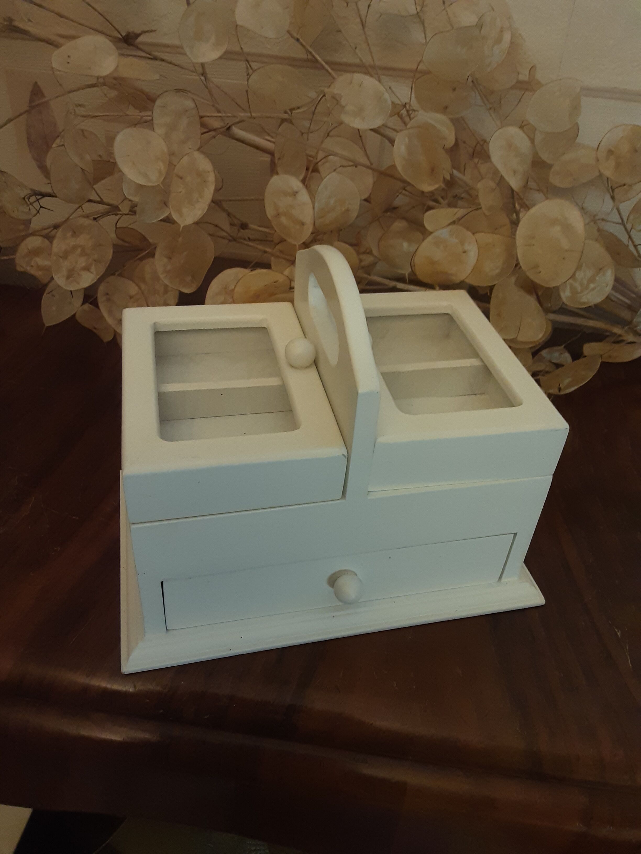 White wooden jewelry box