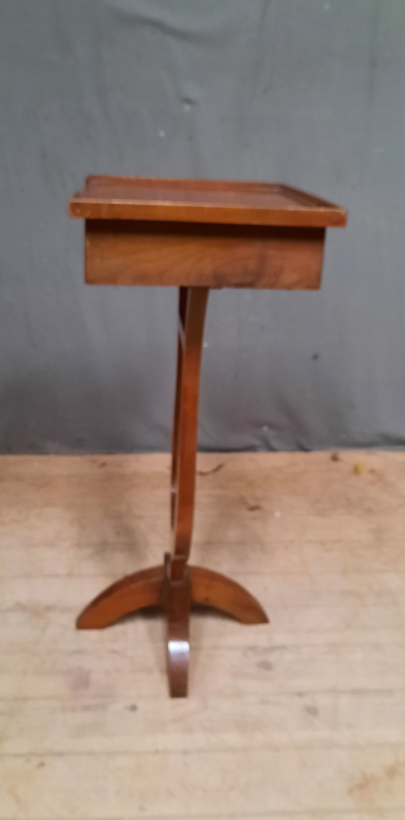 Workers' table poetement lyre