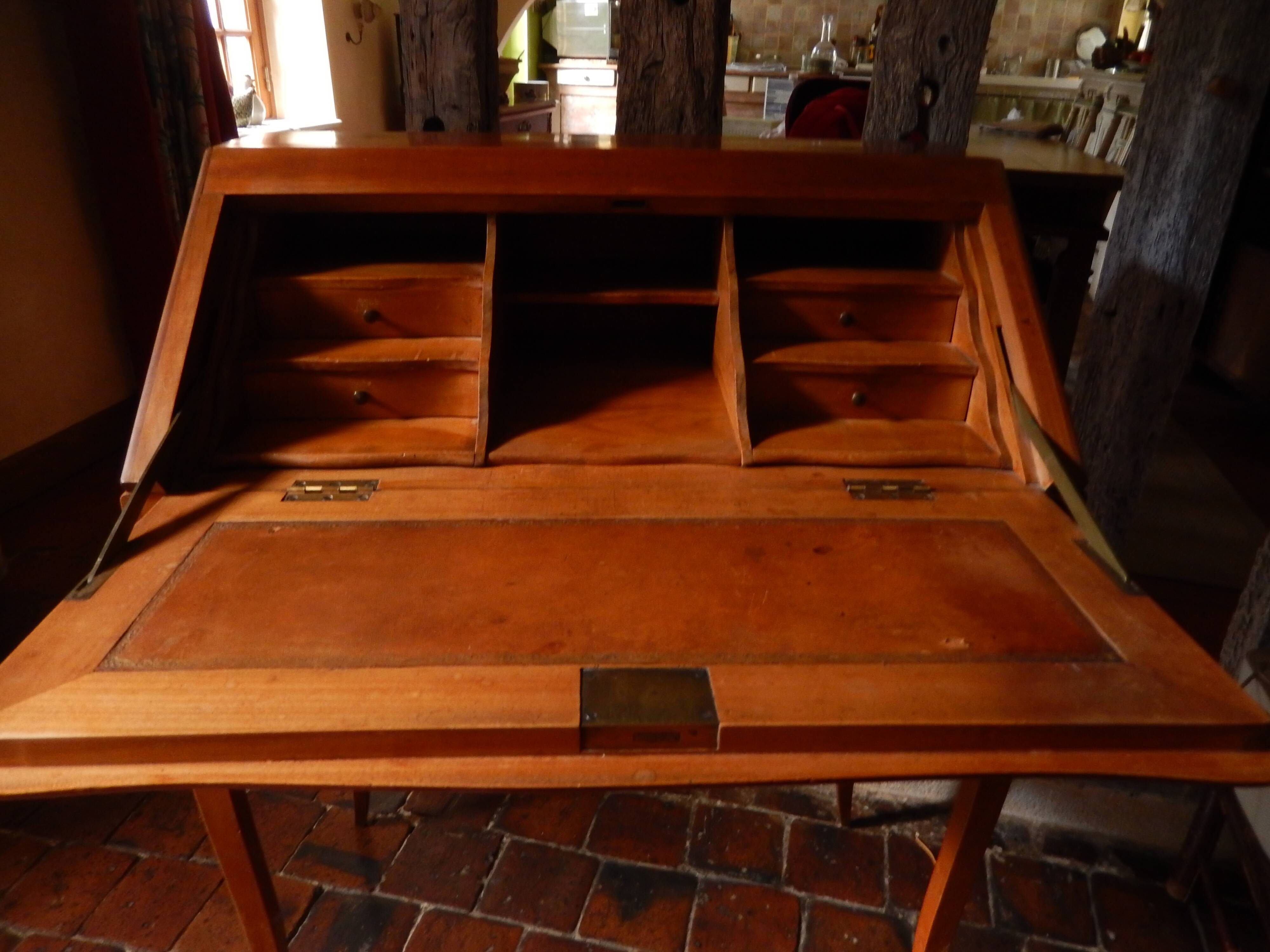 Happiness Office of the day in Louis XV style in cherry tree