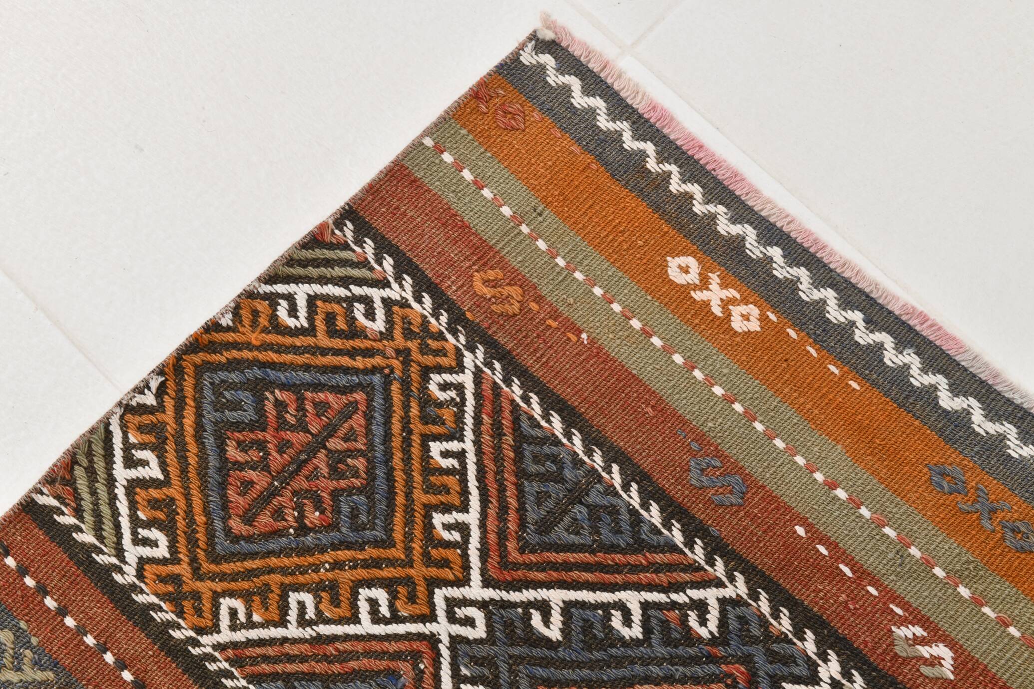 3x9 Red Green Persian Kilim Runner Rug, 81x279Cm