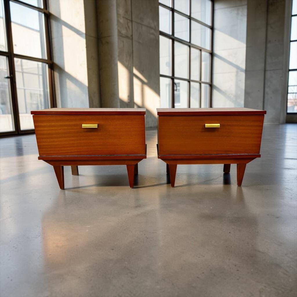 Set of 2 vintage wooden bedside tables/mini cabinets.