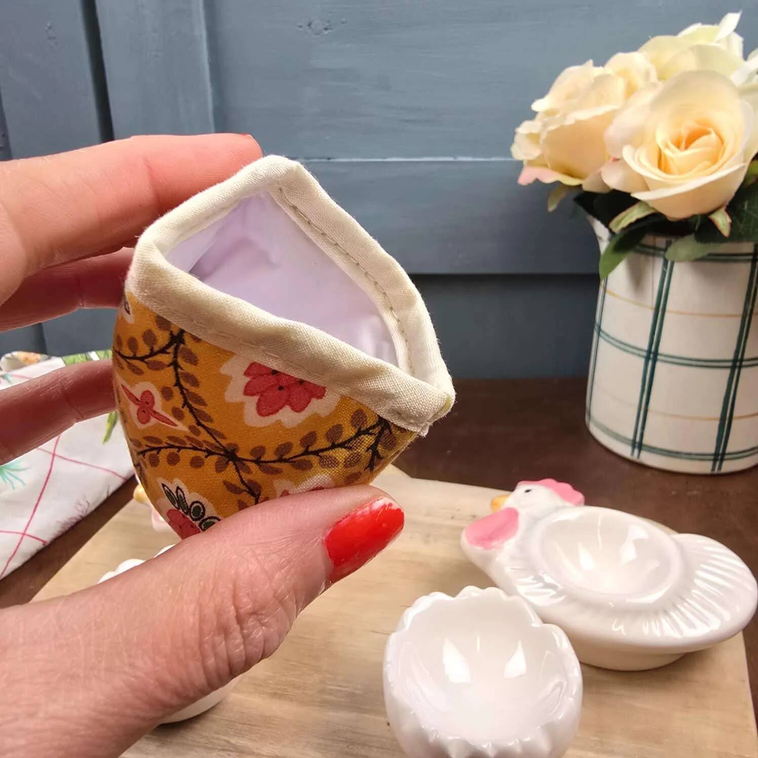 Vintage egg service for 2: Chicken egg cups & shells + fabric hats