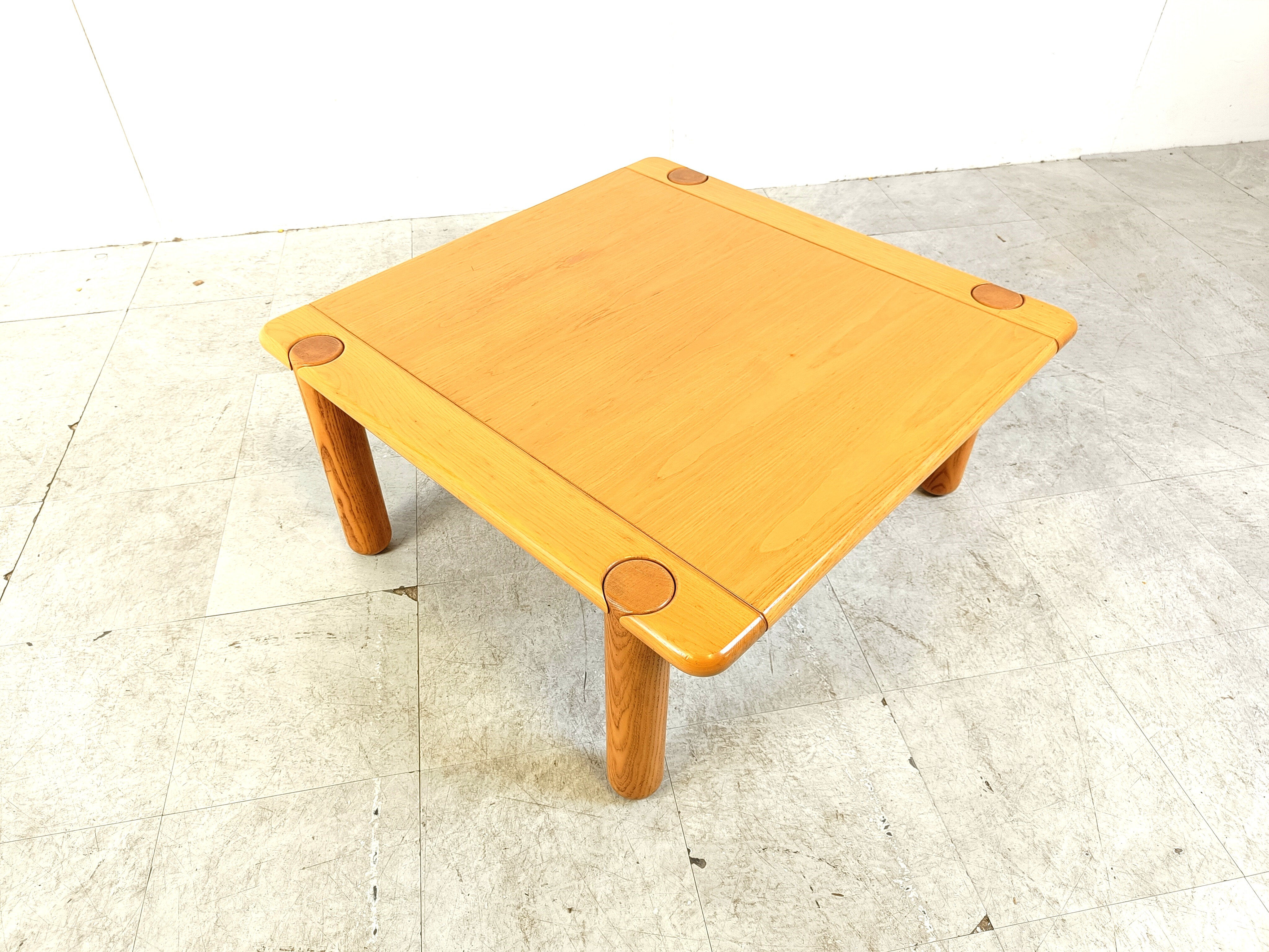 Copie de table basse en bois de style mid-century, années 1970.