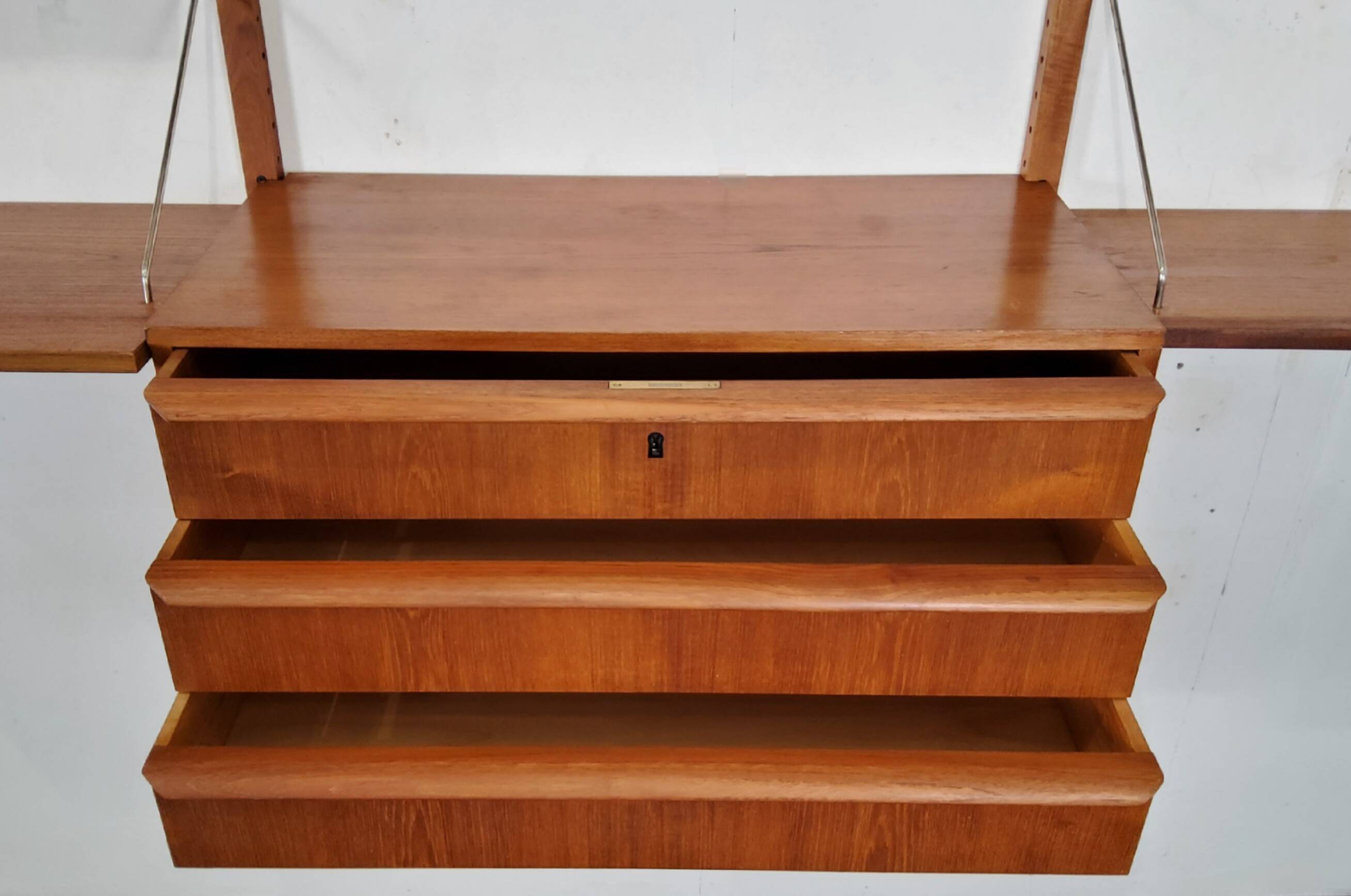 Scandinavian wall shelf – Danish design