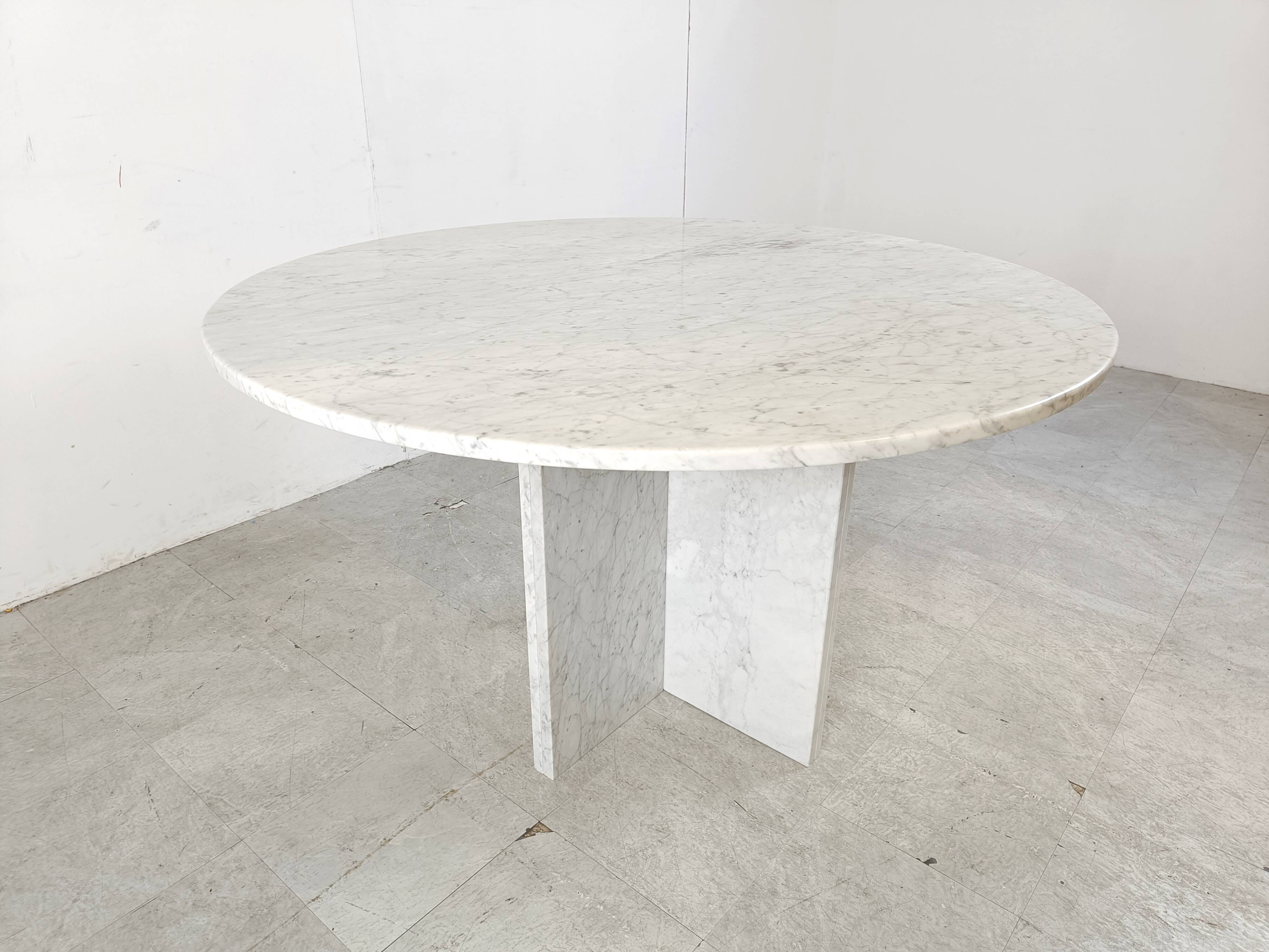 Vintage round White marble dining table 1970s