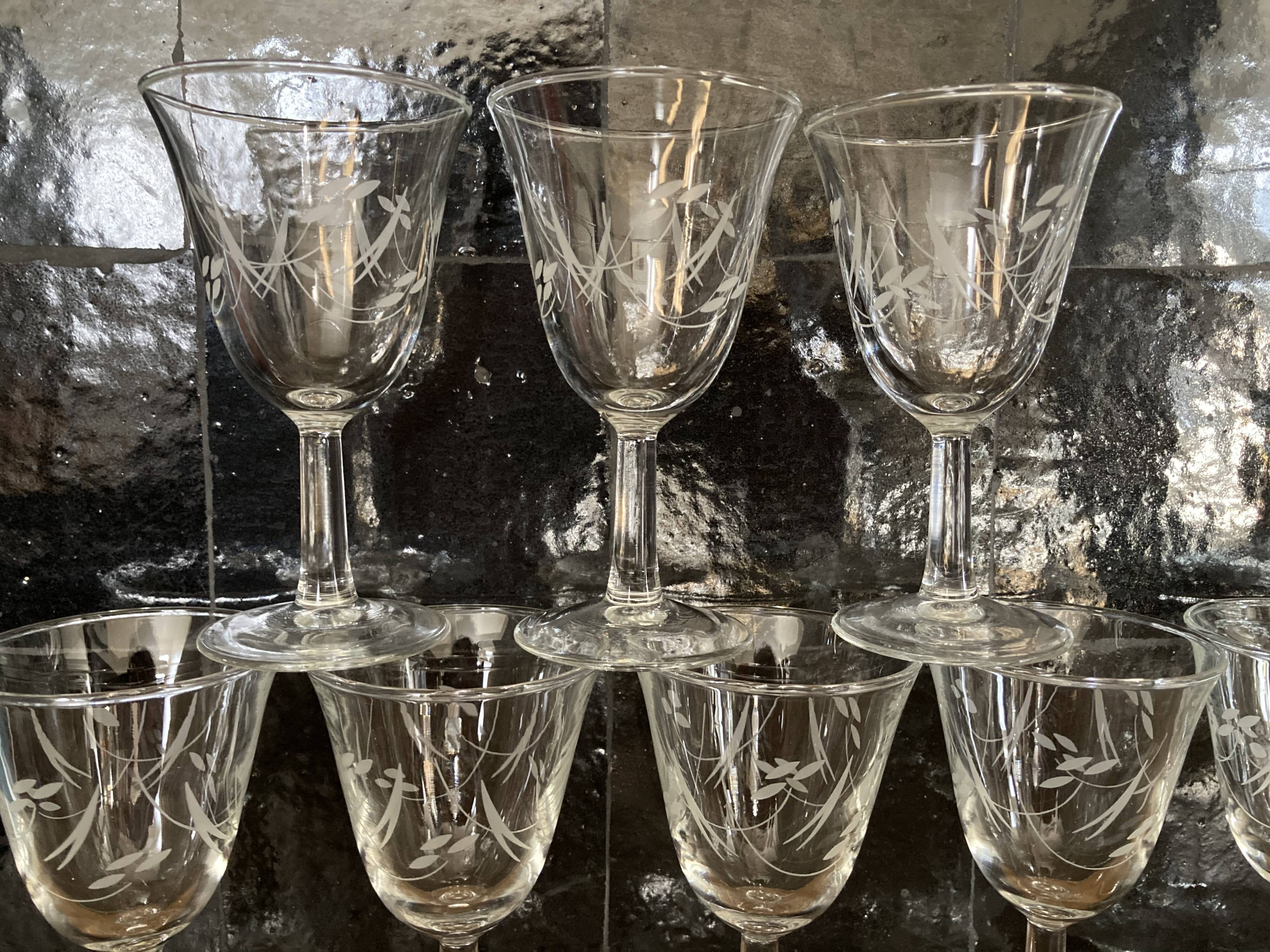 Set de 10 verres à vin gravés