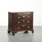 Commode en chêne anglais antique de la fin du XVIIIe siècle.