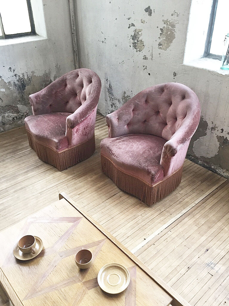 Armchairs pink captionne toad