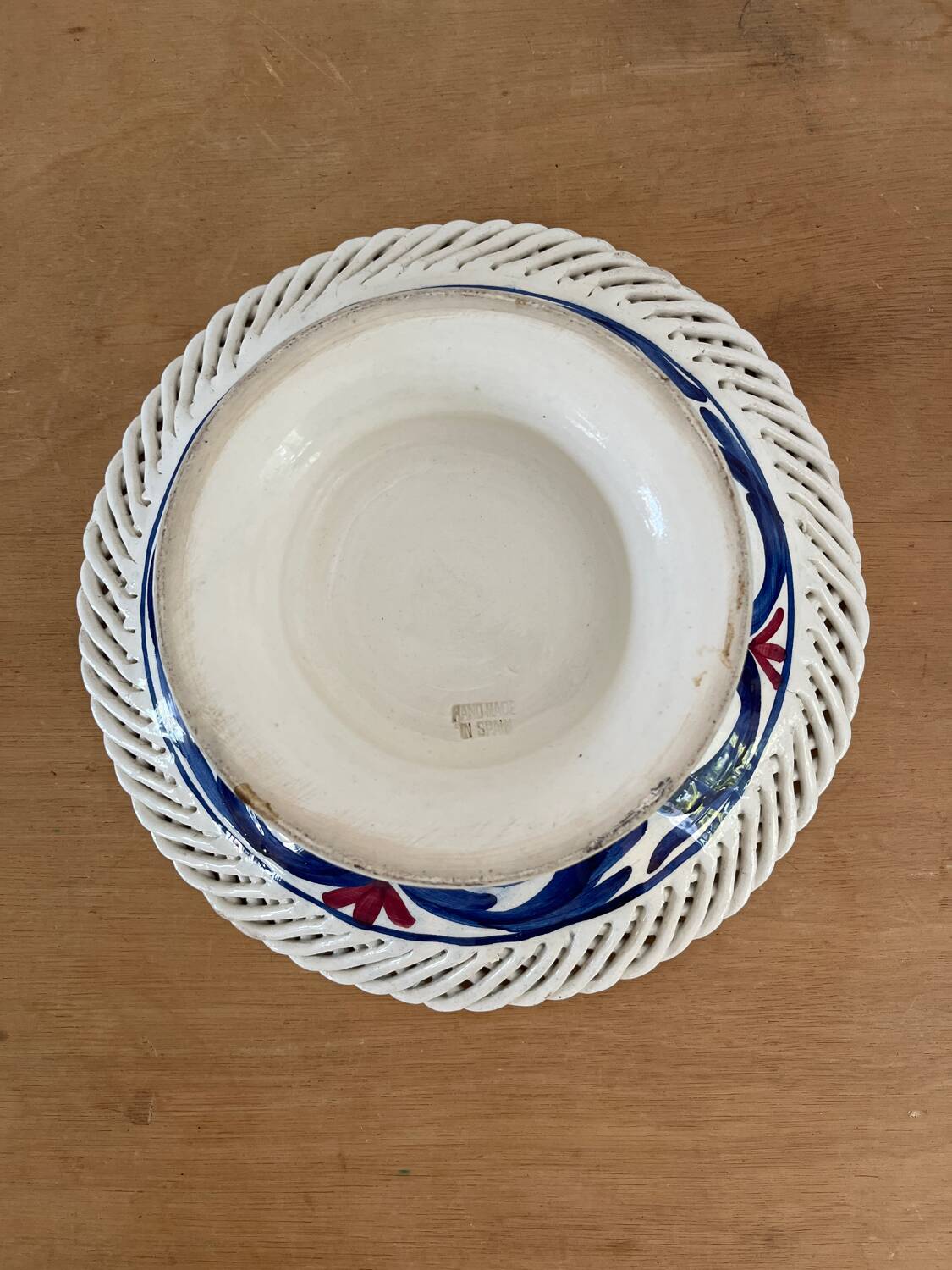 Fruit bowl on foot made in Spain in ceramic