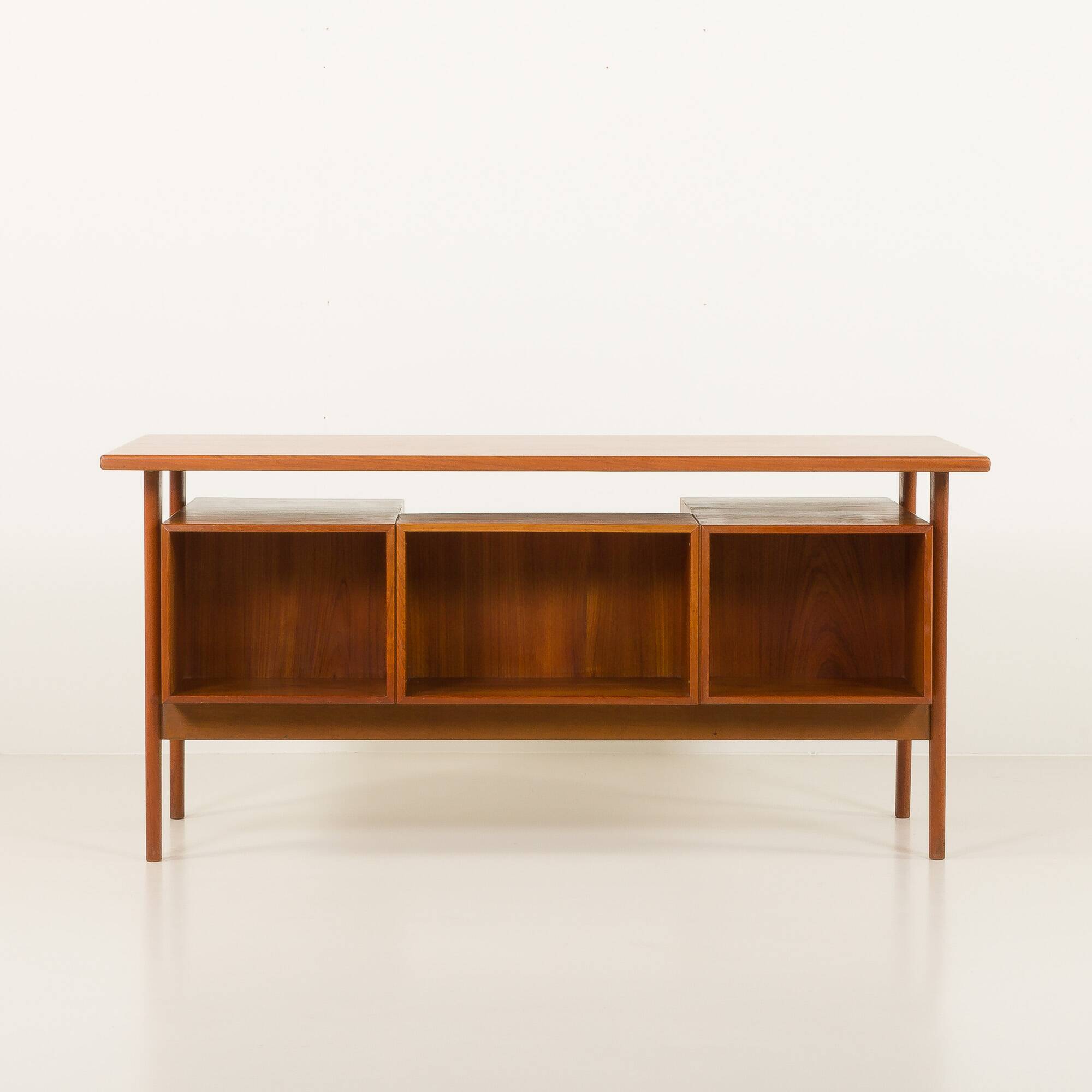Bureau de direction danois en teck attribué à Kai Kristiansen, années 1960