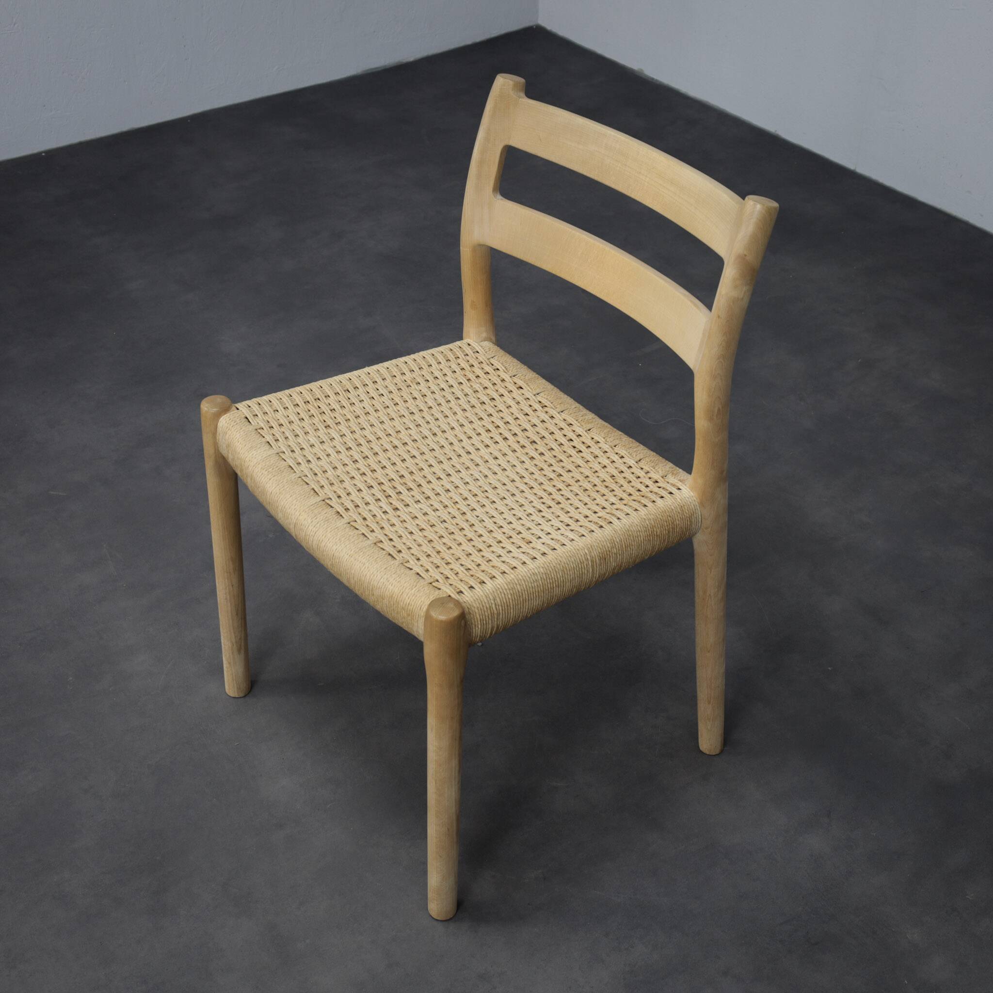 Ensemble de 6 chaises de salle à manger modèle 84 par Niels Otto Møller, années 1970.