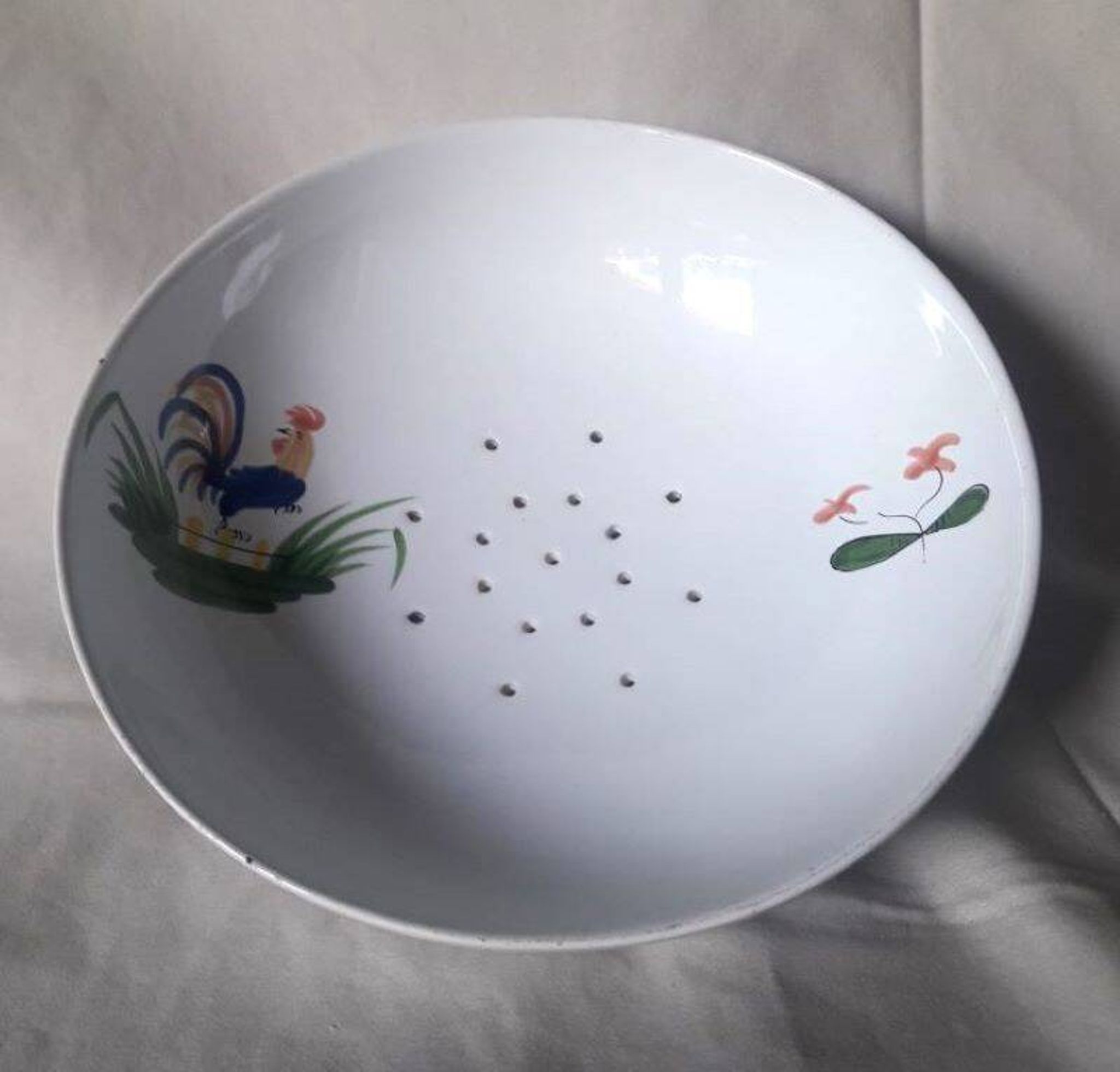 Pornic earthenware drainer model Coq hollow feet