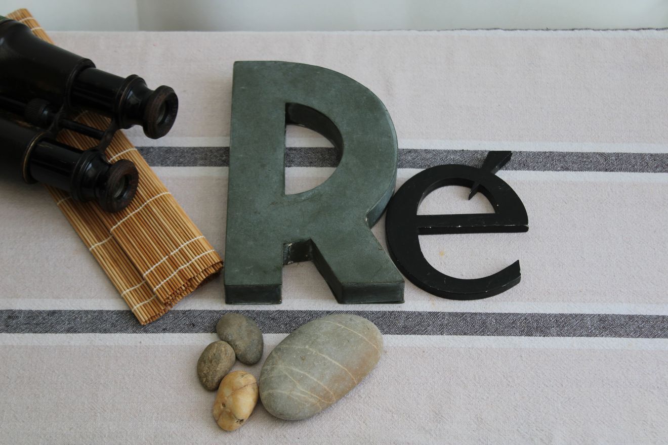 Set of 2 letters of sign