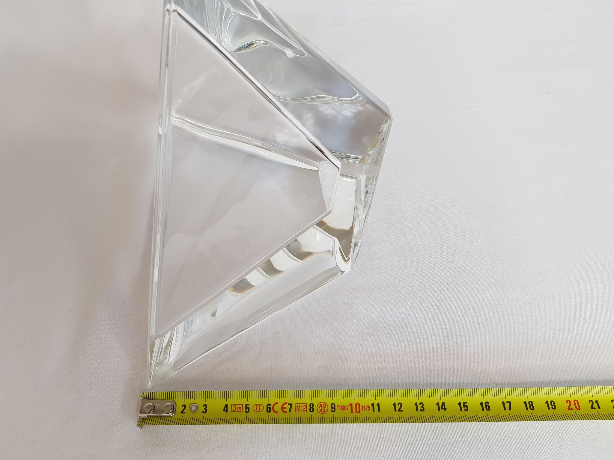 Coupe vide poche en verre de forme triangulaire signé