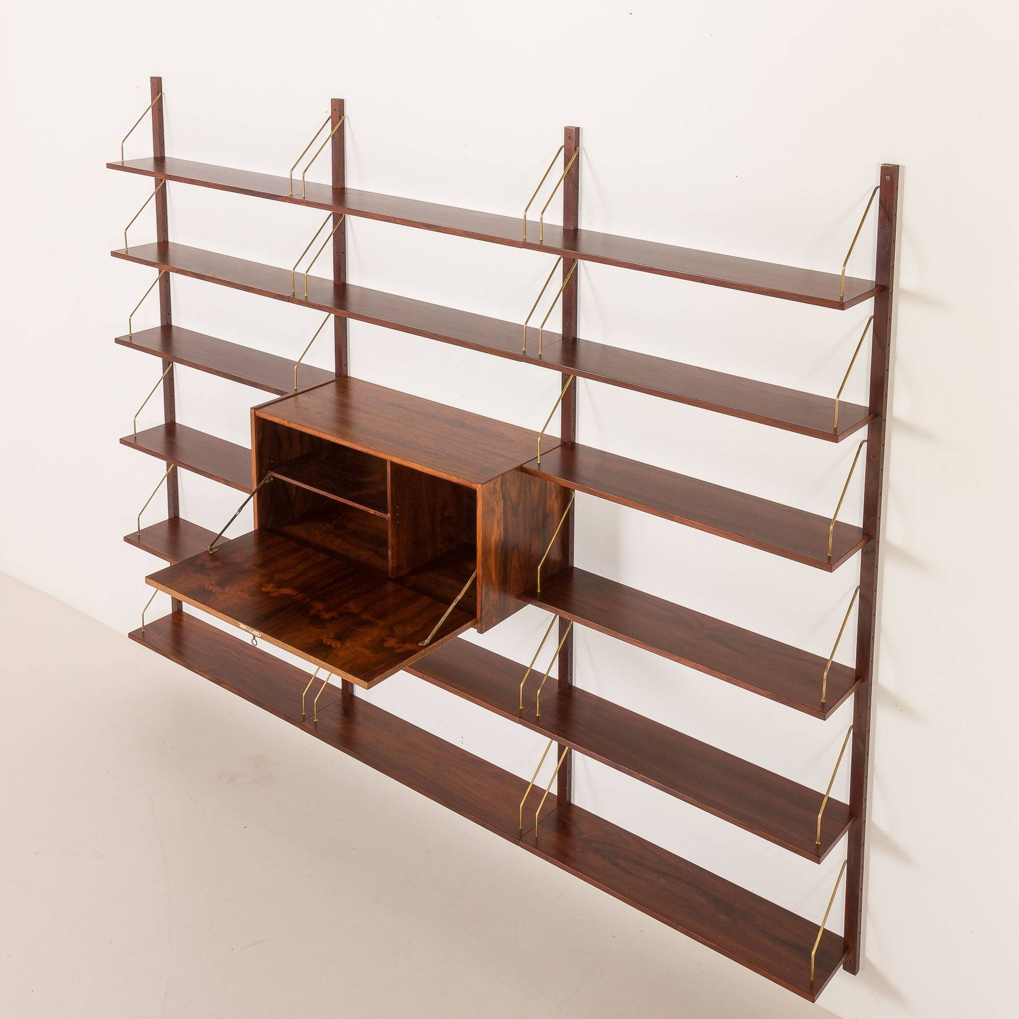Scandinavian mid-century rosewood shelving unit attributed to Preben Sorensen, 1960s