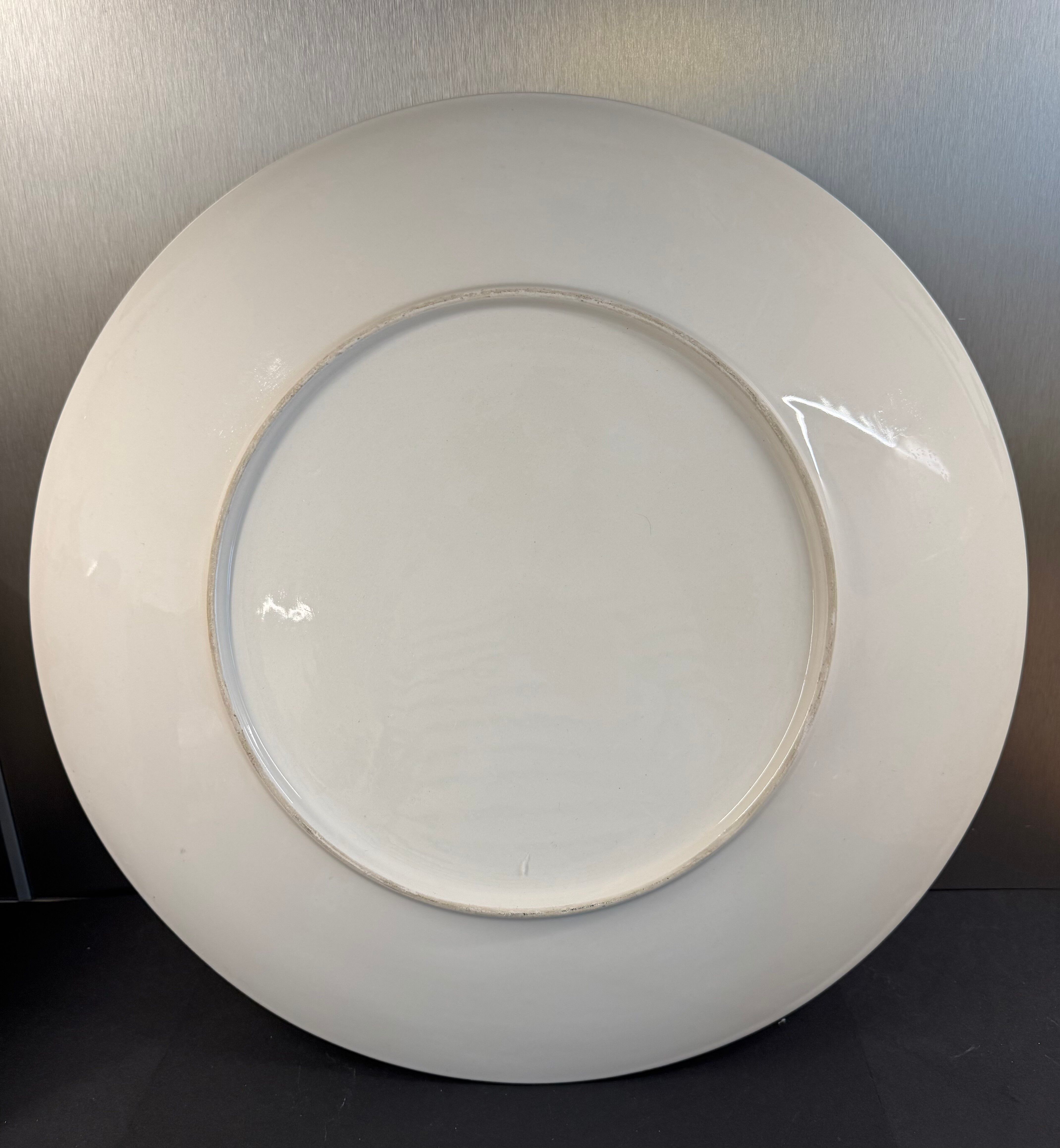 Grand plat à décor de Paons et fleurs XX siècle
