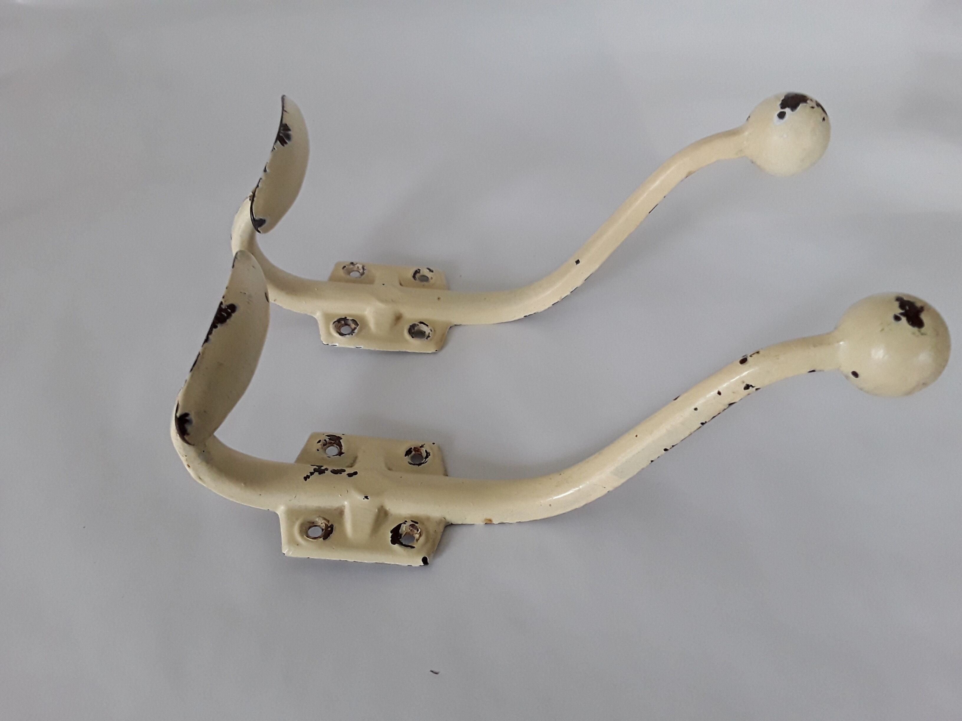 1 lot of 2 industrial hooks