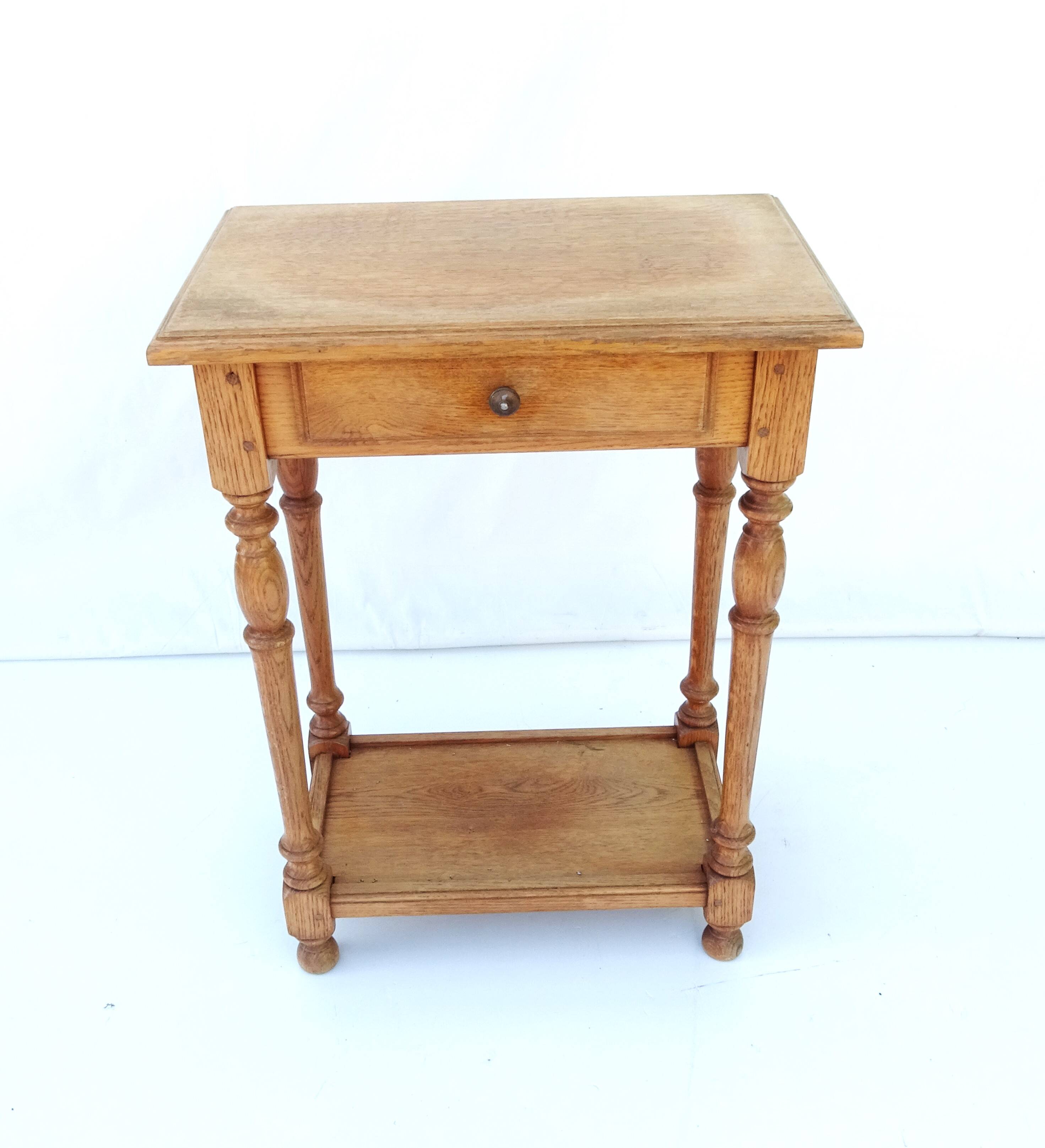 Console ou table d'appoint en bois massir teinté chêne clair