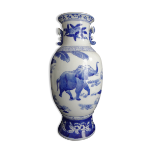 Vase en porcelaine de chine éléphnat