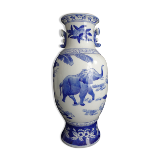 Vase en porcelaine de chine éléphnat blanc bleu XXème