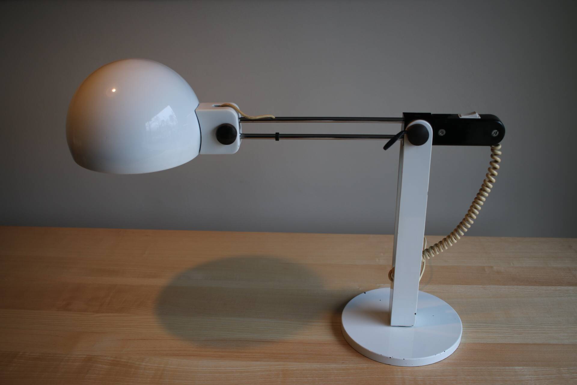 Lampe de bureau pivotante par Miguel Milá, années 1970