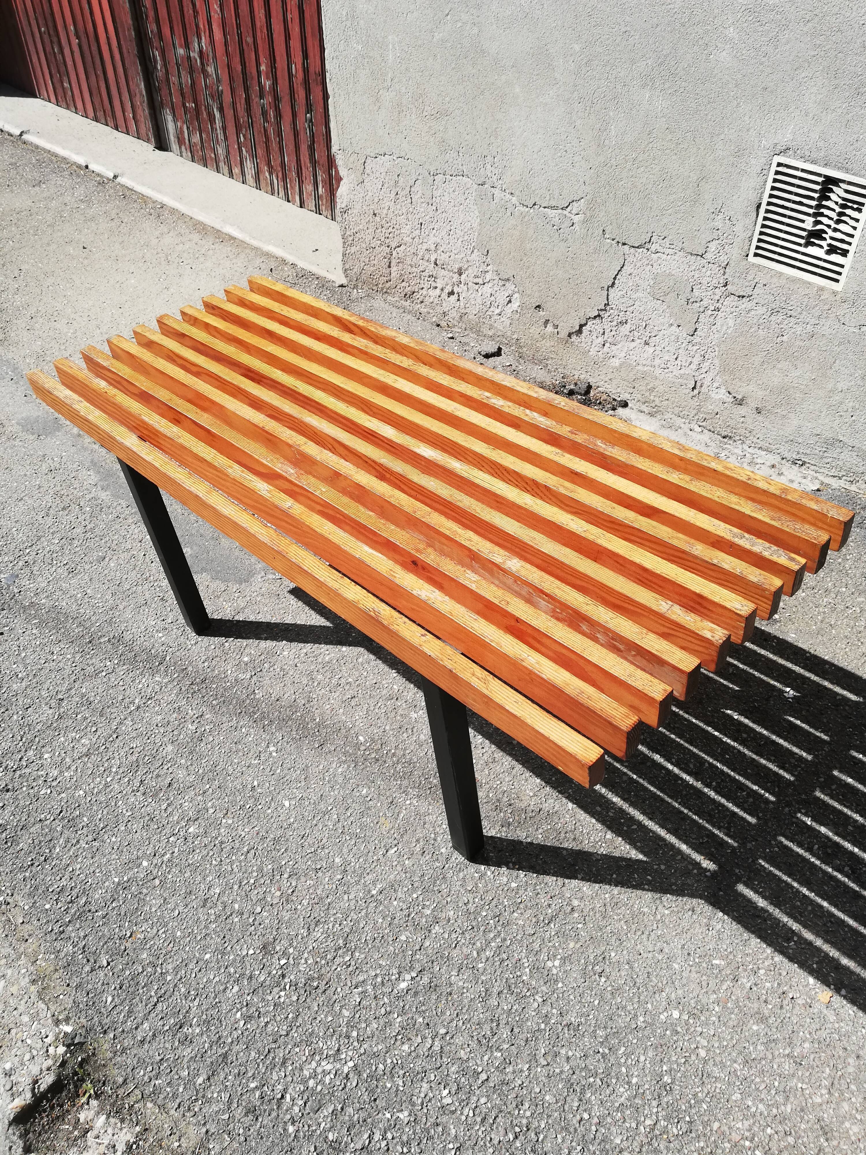 Banc vintage métal et lattes de bois
