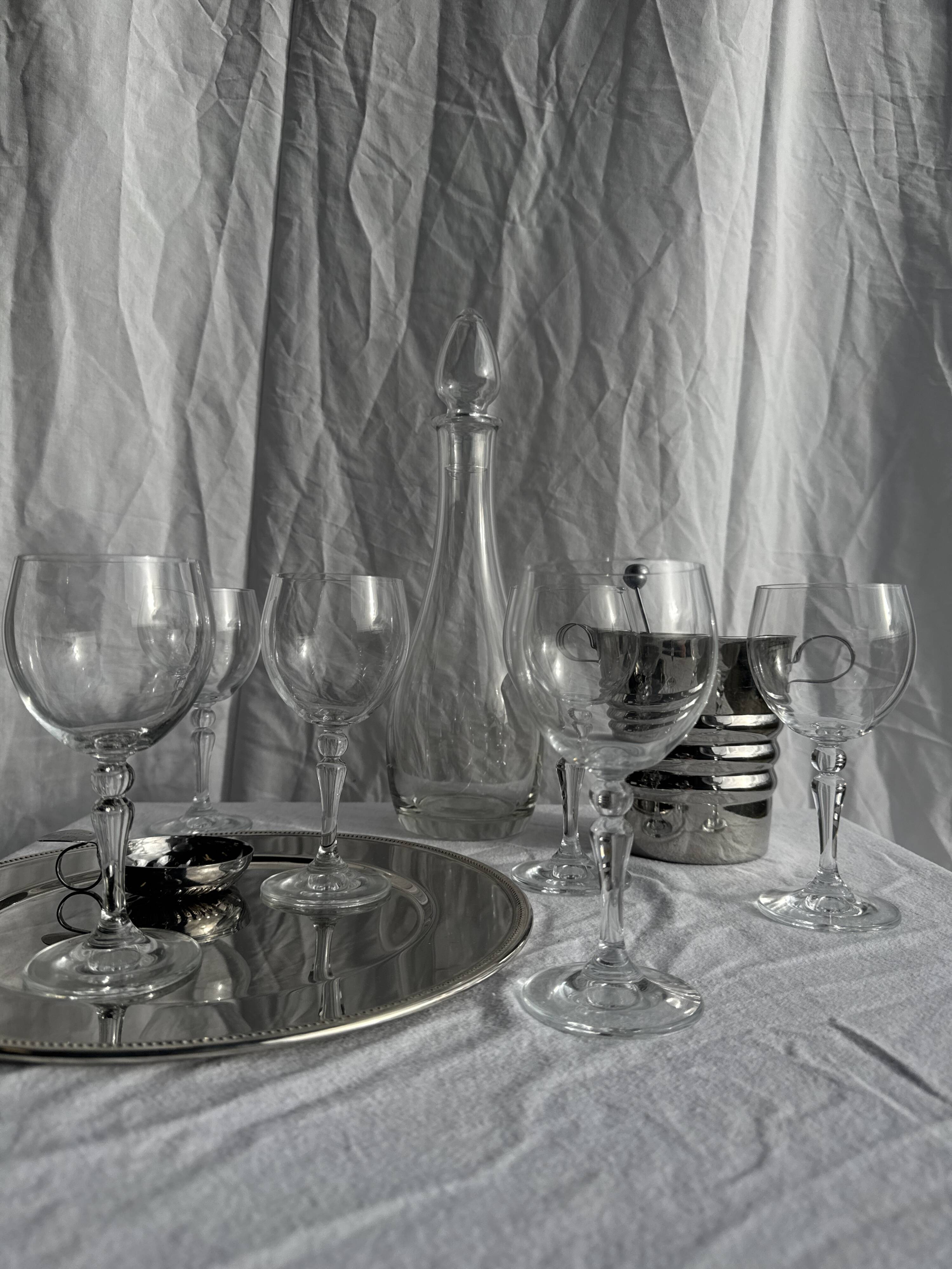 Set of 6 vintage ball-shaped stemmed glasses