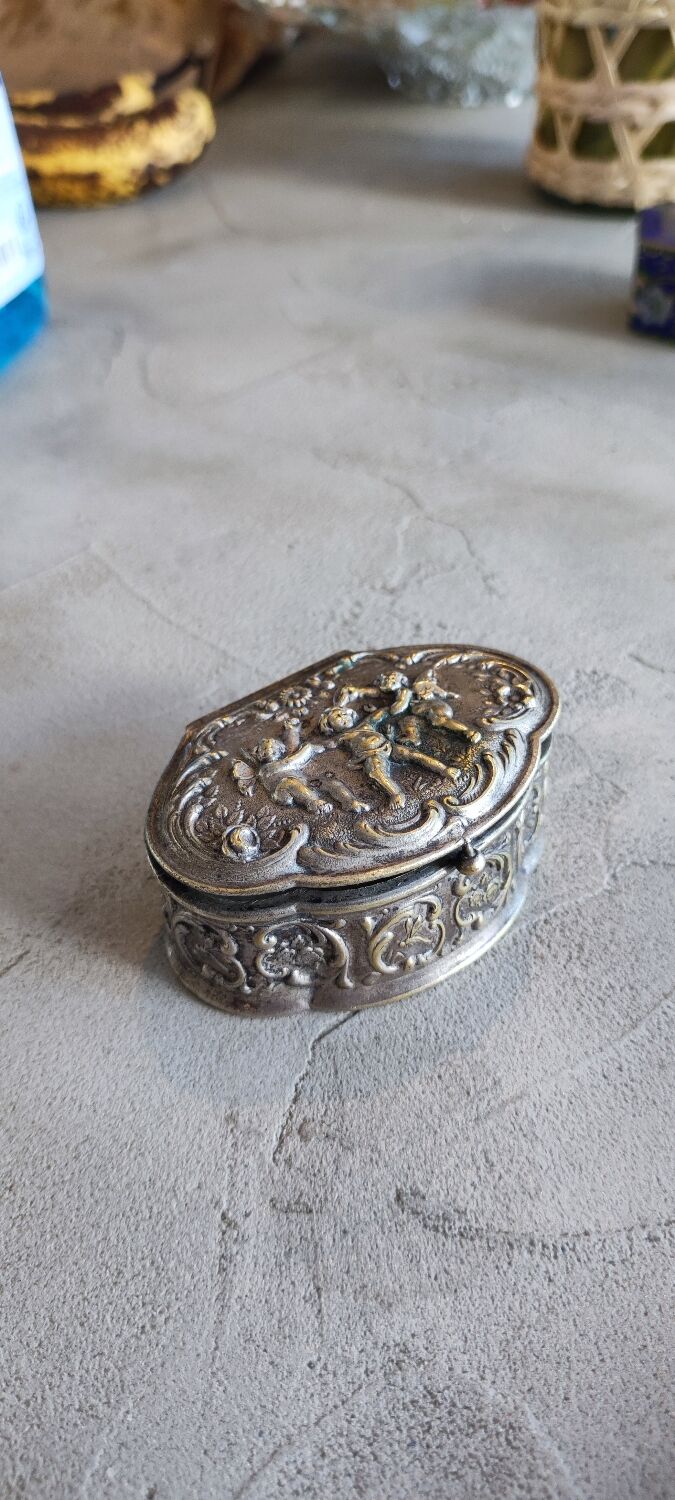 Lyon jewelry box.