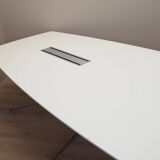 Table de conférence, design danois, 2016, designer : Paul Leroy, fabricant :
