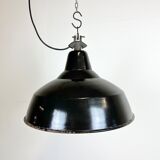 Suspension industrielle en émail noir avec dessus en fonte, années 1950
