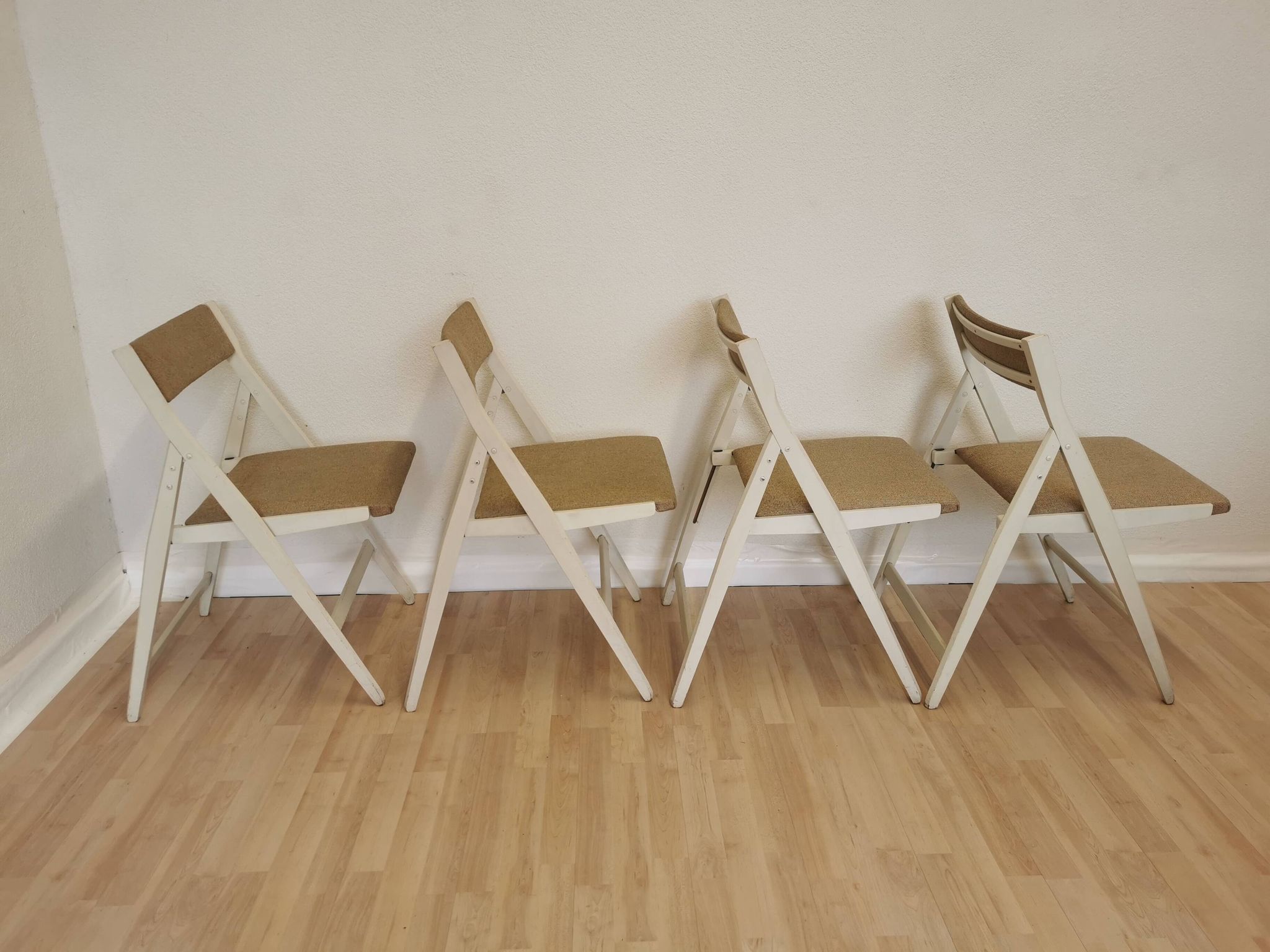 Set of 4 Vintage Wooden Folding Lounge Chairs: Beige Fabric, STOL Kamnik 1970