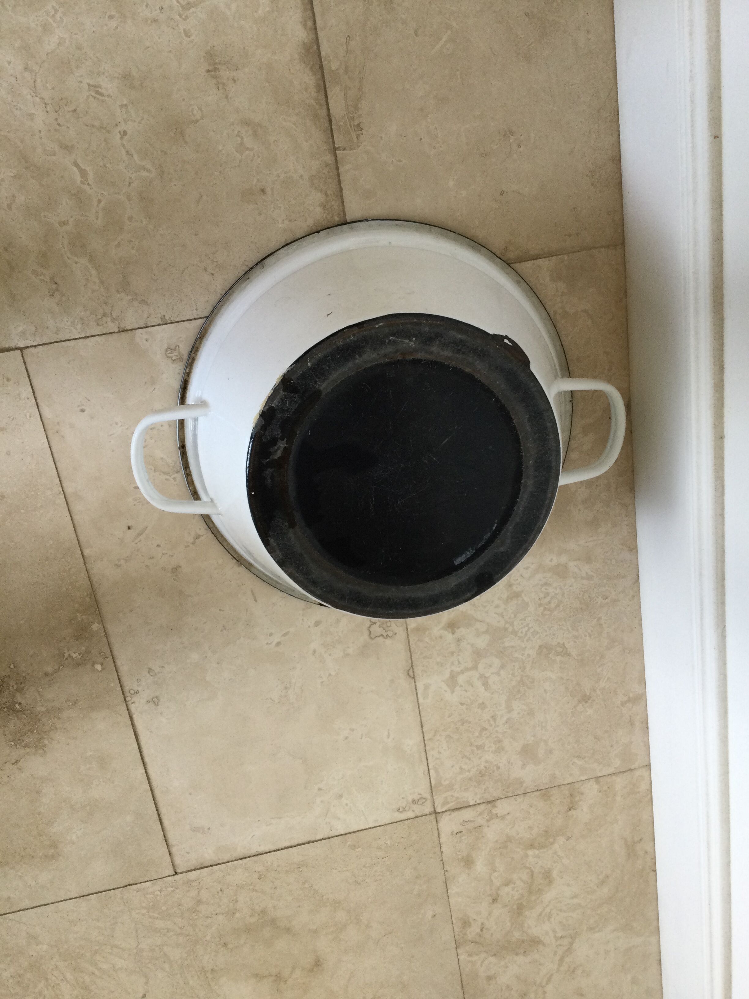 Basin, cache jar in enamelled sheet metal